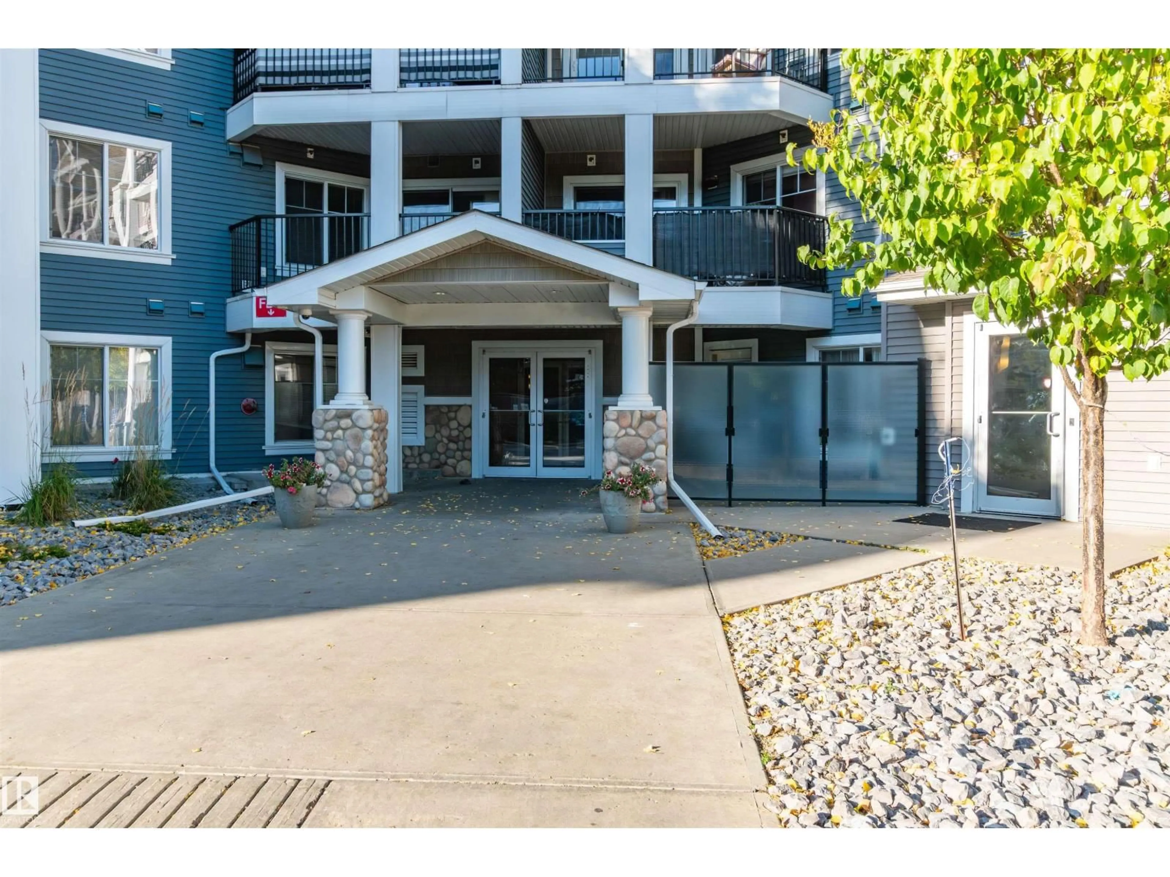 Indoor foyer for #101 - 6084 STANTON DR, Edmonton Alberta T6X0Z4