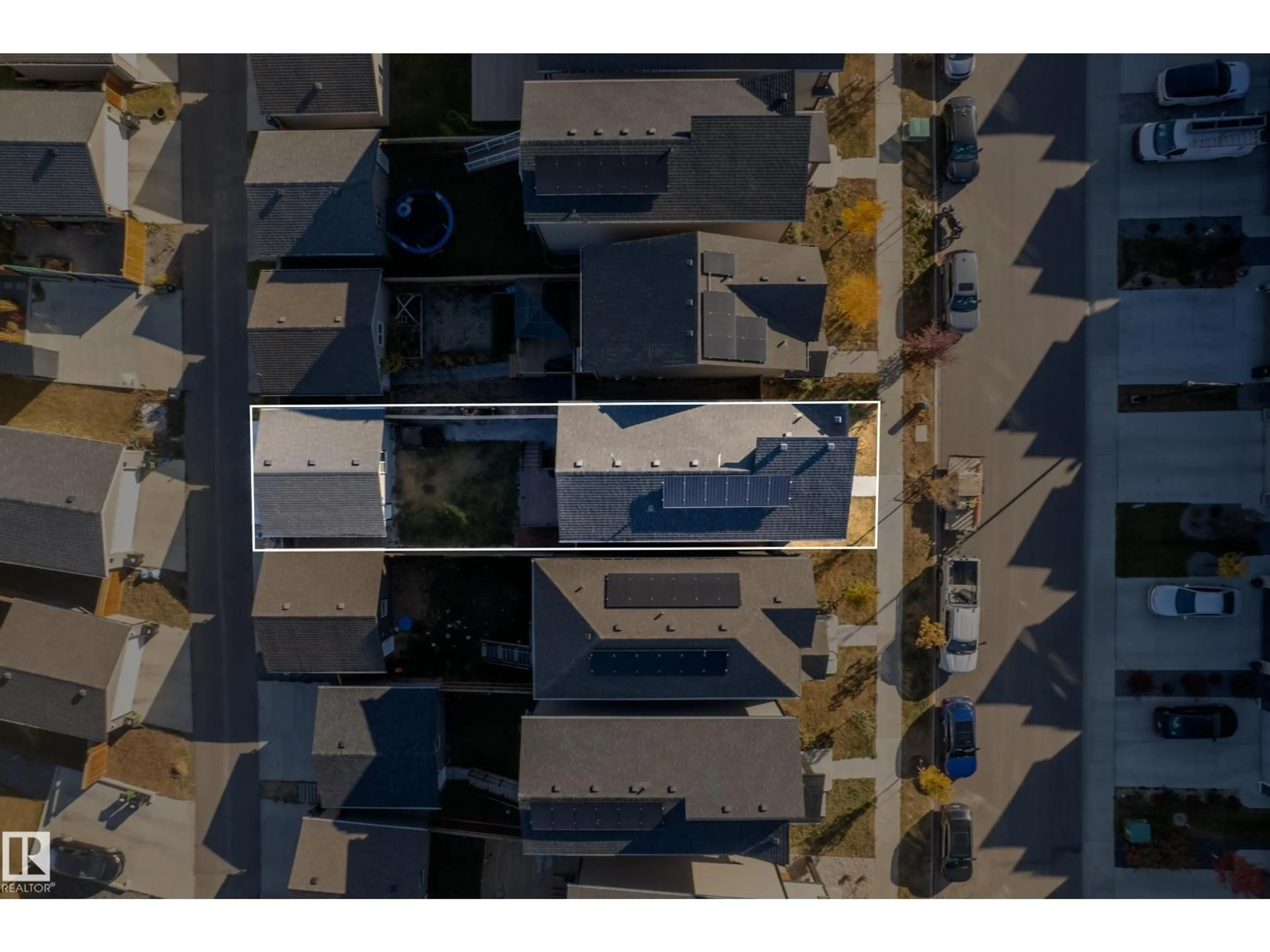 A pic from outside/outdoor area/front of a property/back of a property/a pic from drone, unknown for 1011 DANIELS LO SW, Edmonton Alberta T6W4C9
