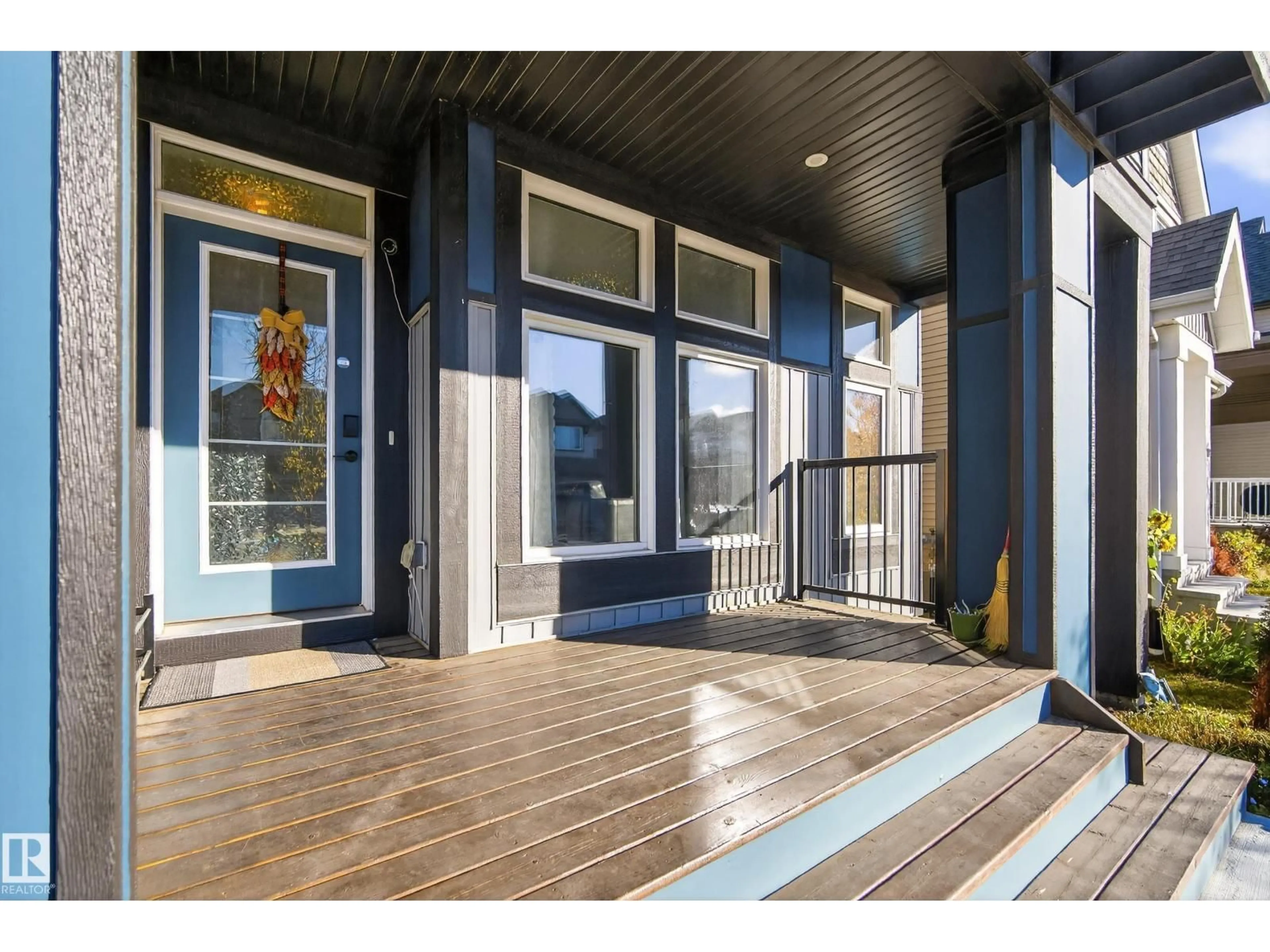 Indoor entryway for 1011 DANIELS LO SW, Edmonton Alberta T6W4C9