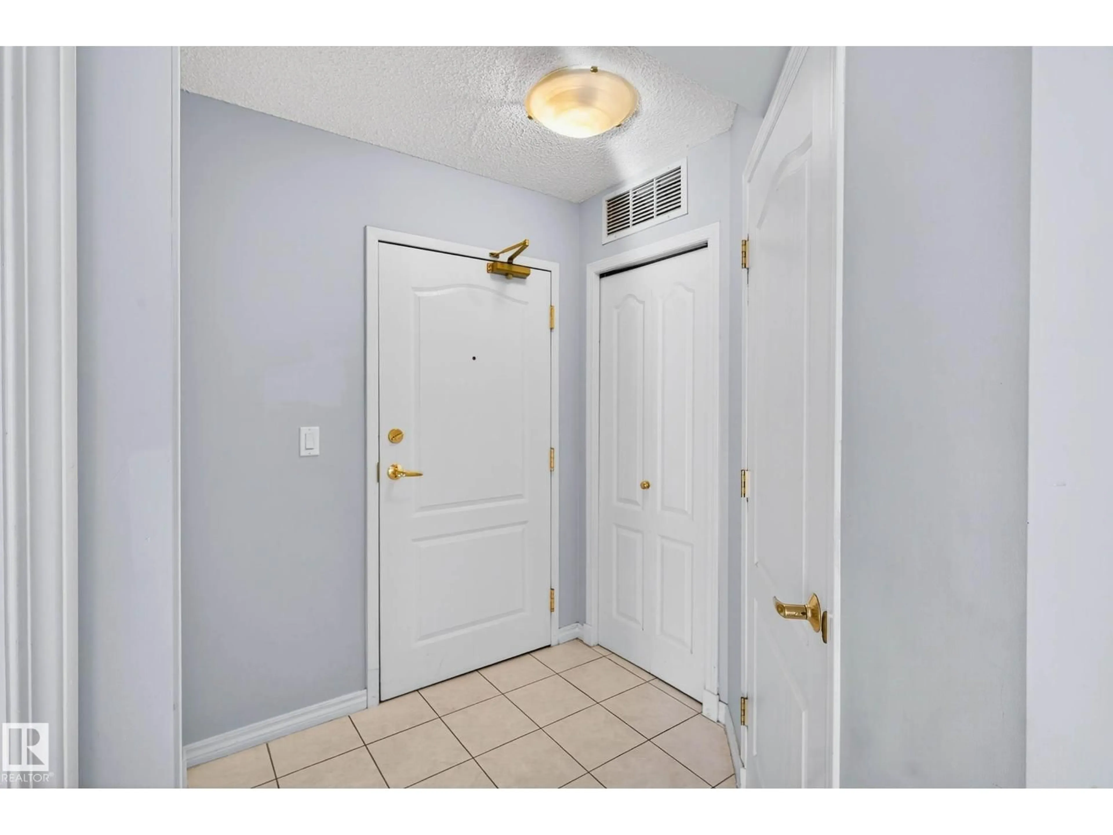 Indoor entryway for #804 - 10909 103 AV, Edmonton Alberta T5K2W7