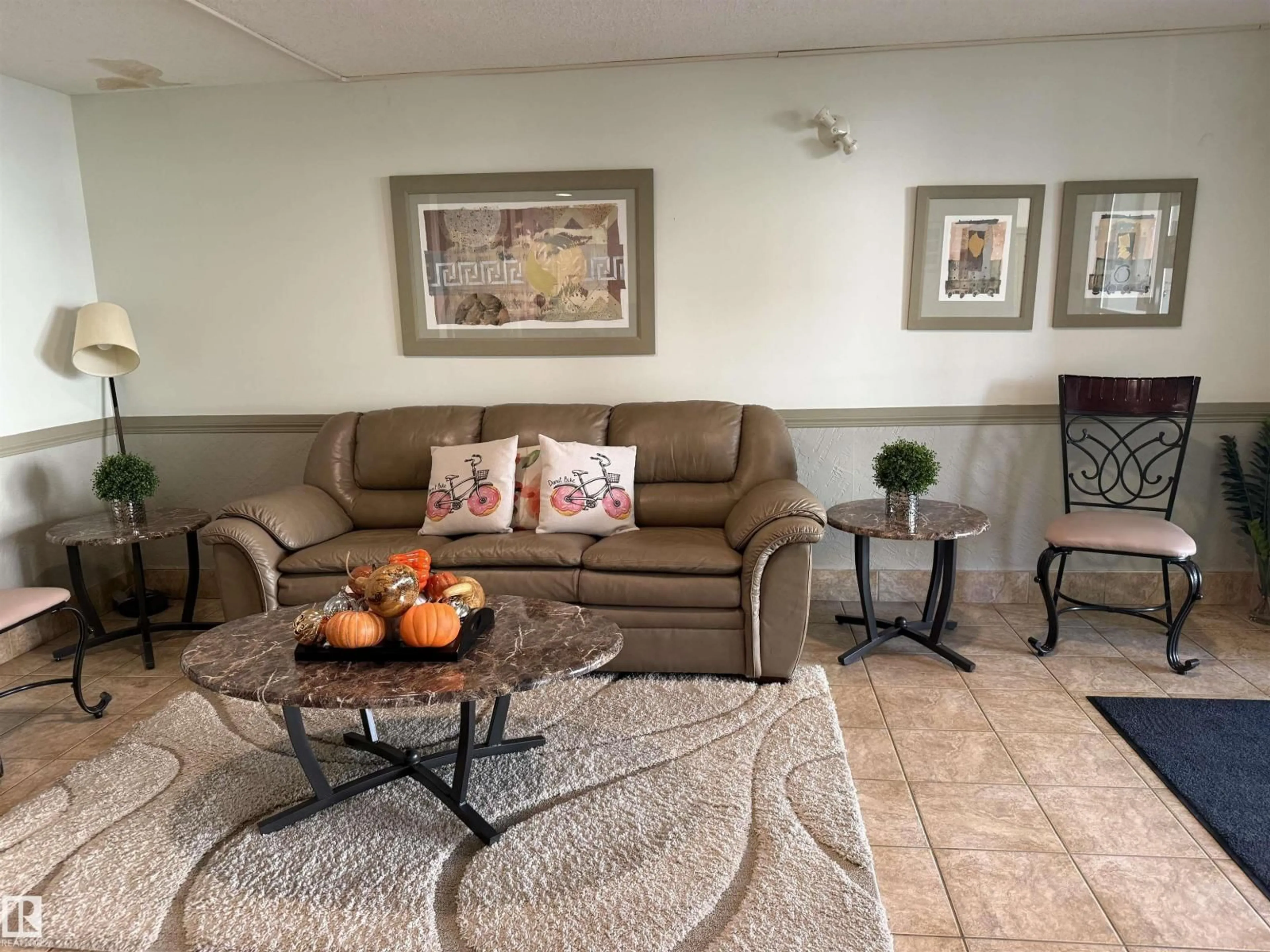 Living room with furniture, unknown for 4700 - 415 43 AV, Stony Plain Alberta T7Z2S6