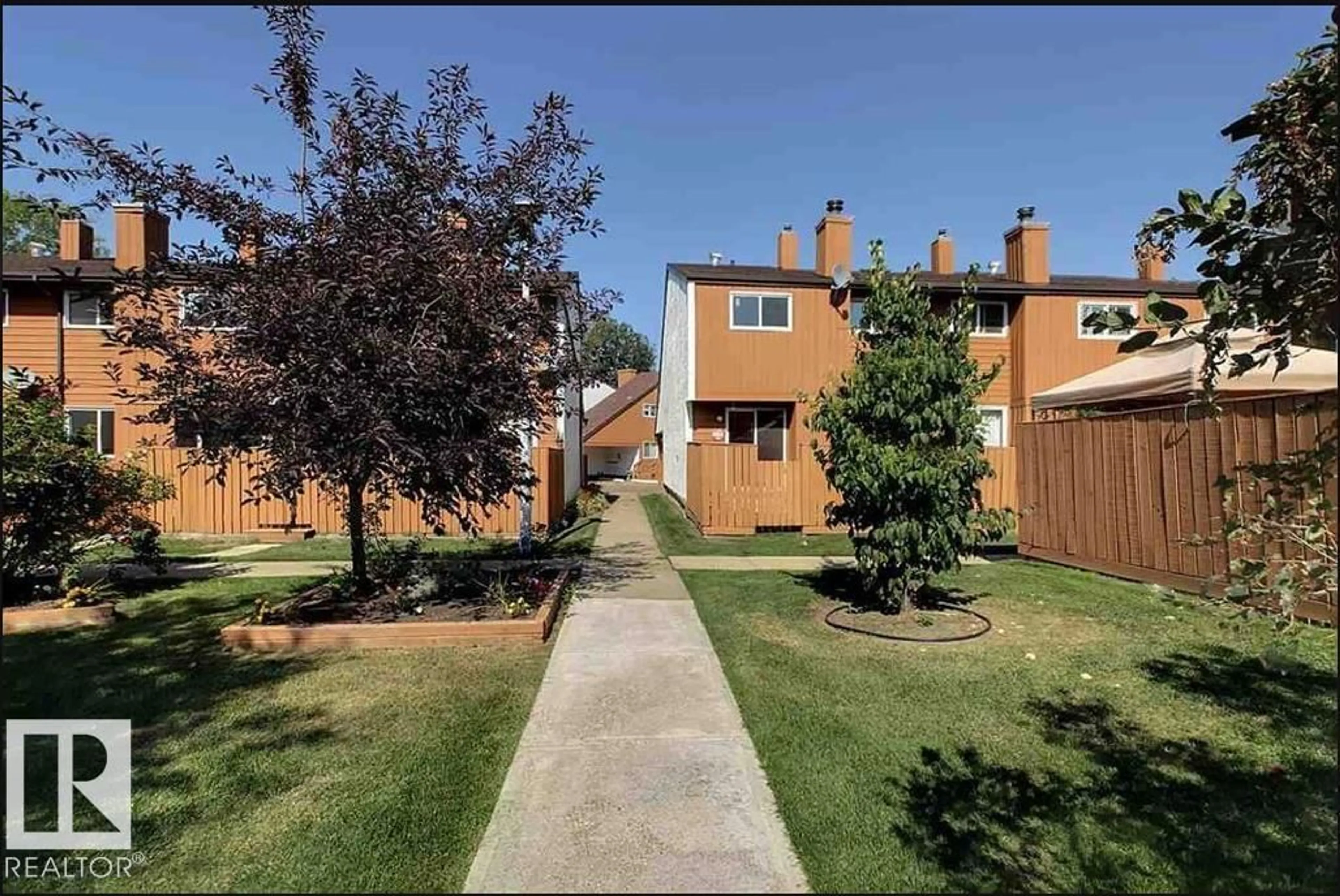 A pic from outside/outdoor area/front of a property/back of a property/a pic from drone, street for 6010 MILL WOODS RD S, Edmonton Alberta T6L1N5