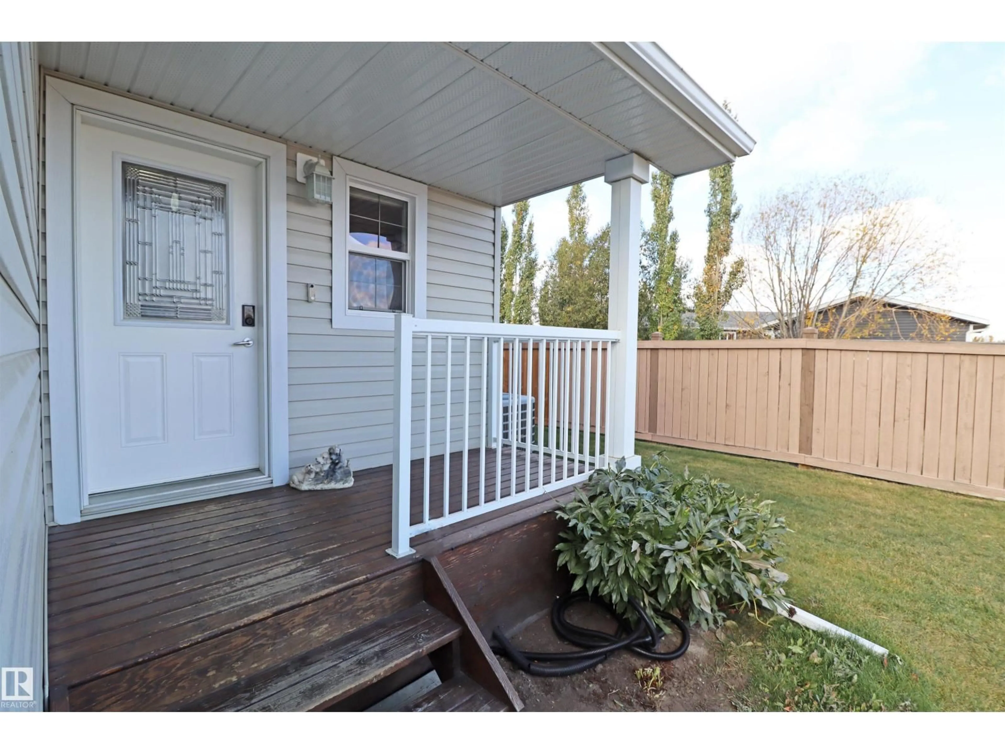 Patio, street for 106 GRAYWOOD ME, Stony Plain Alberta T7Z0C2