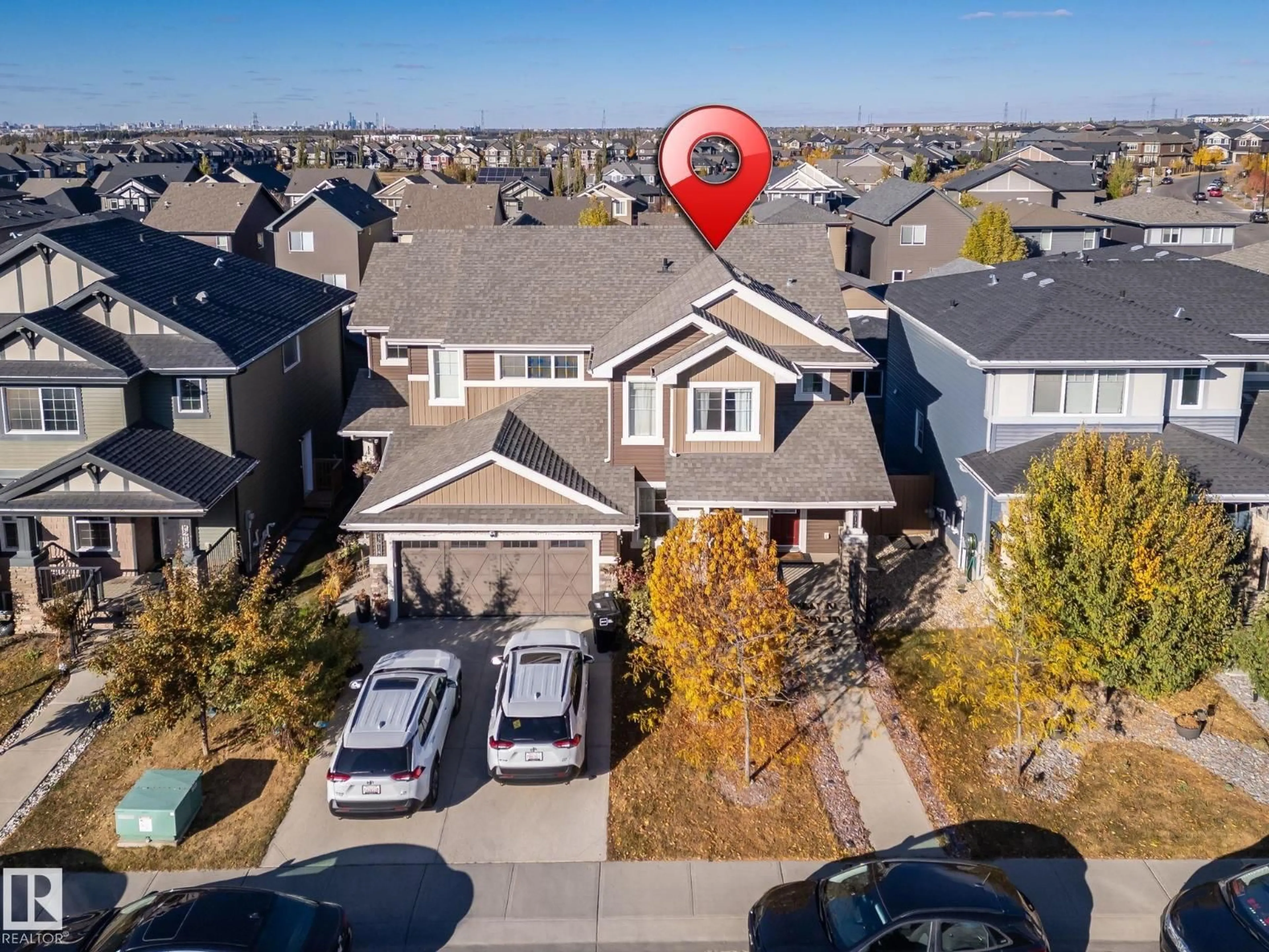A pic from outside/outdoor area/front of a property/back of a property/a pic from drone, street for 3612 WEIDLE BEND SW, Edmonton Alberta T6X1A3