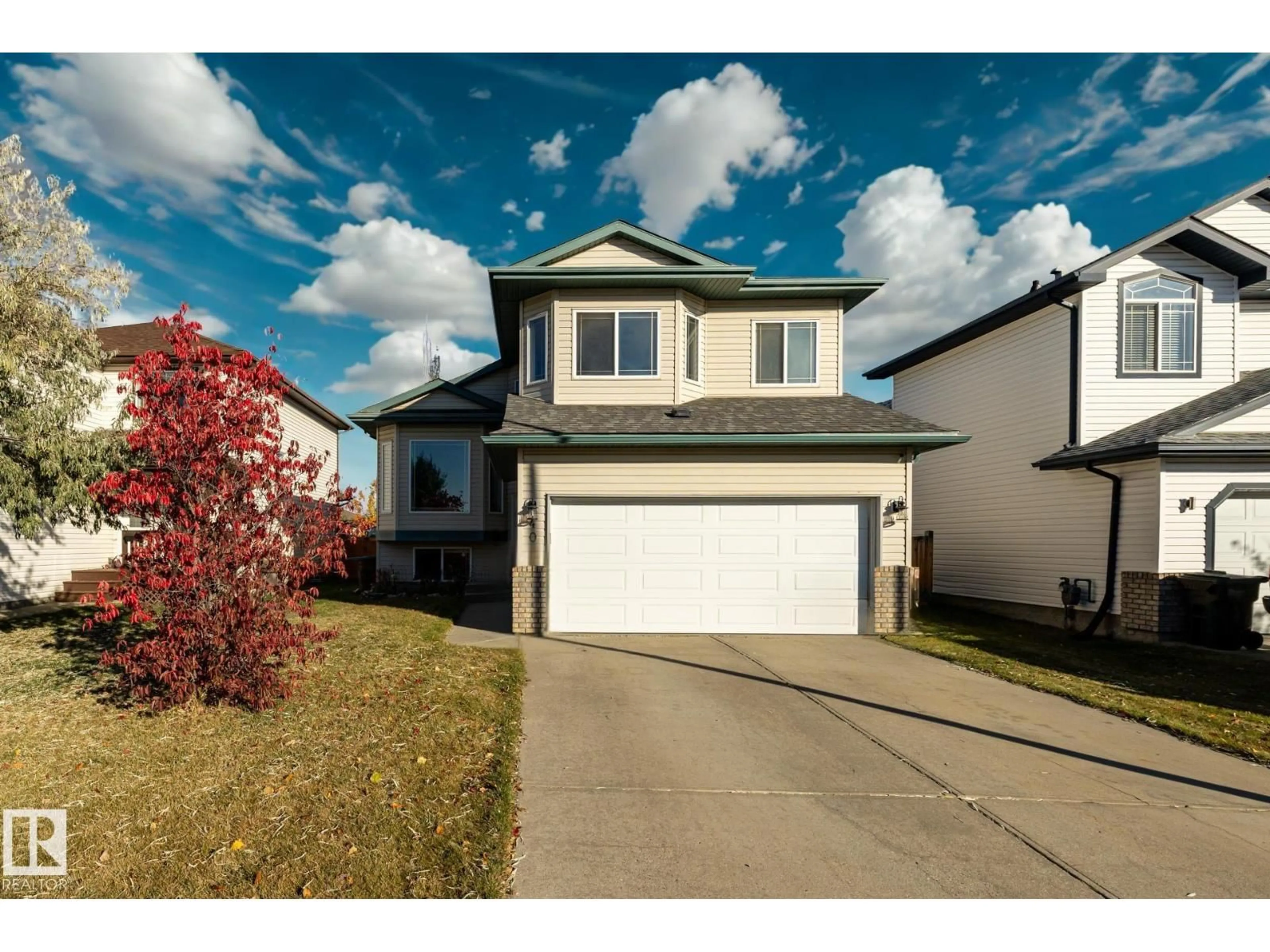 Home with vinyl exterior material, street for 40 DEER PARK BV, Spruce Grove Alberta T7X3J6