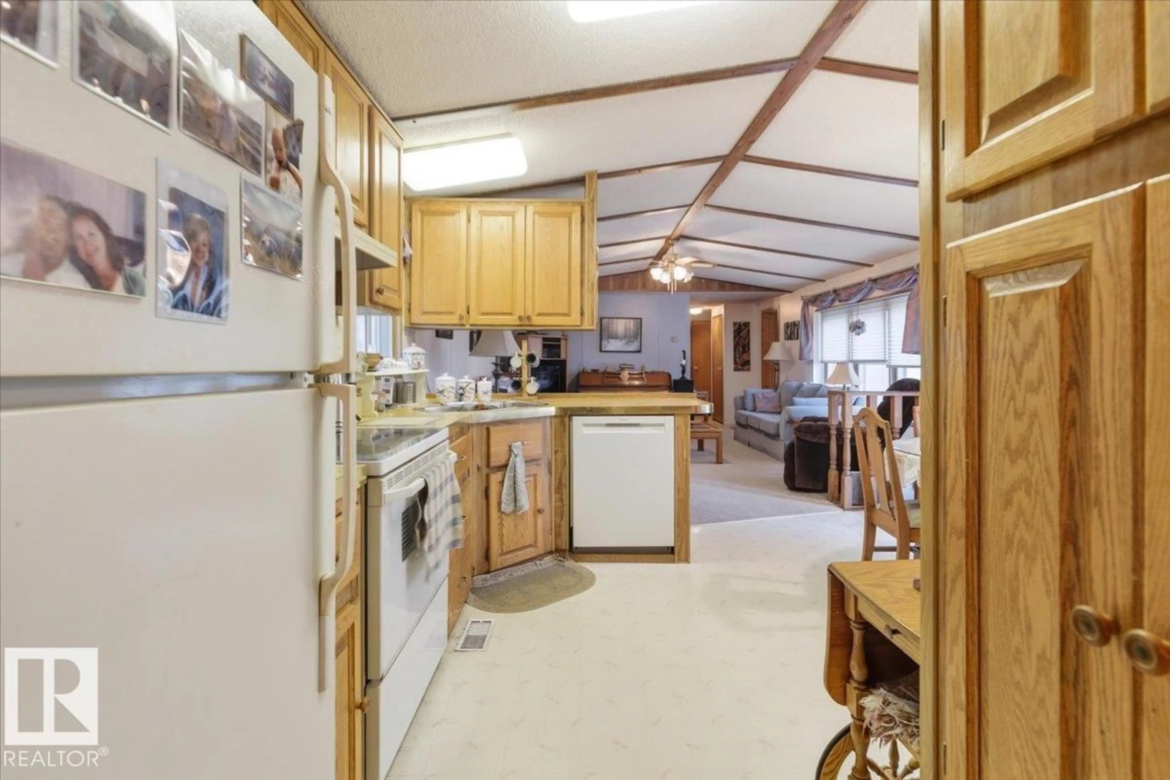 Standard kitchen, unknown for 47308 RGE RD 22, Rural Leduc County Alberta T0C2V0