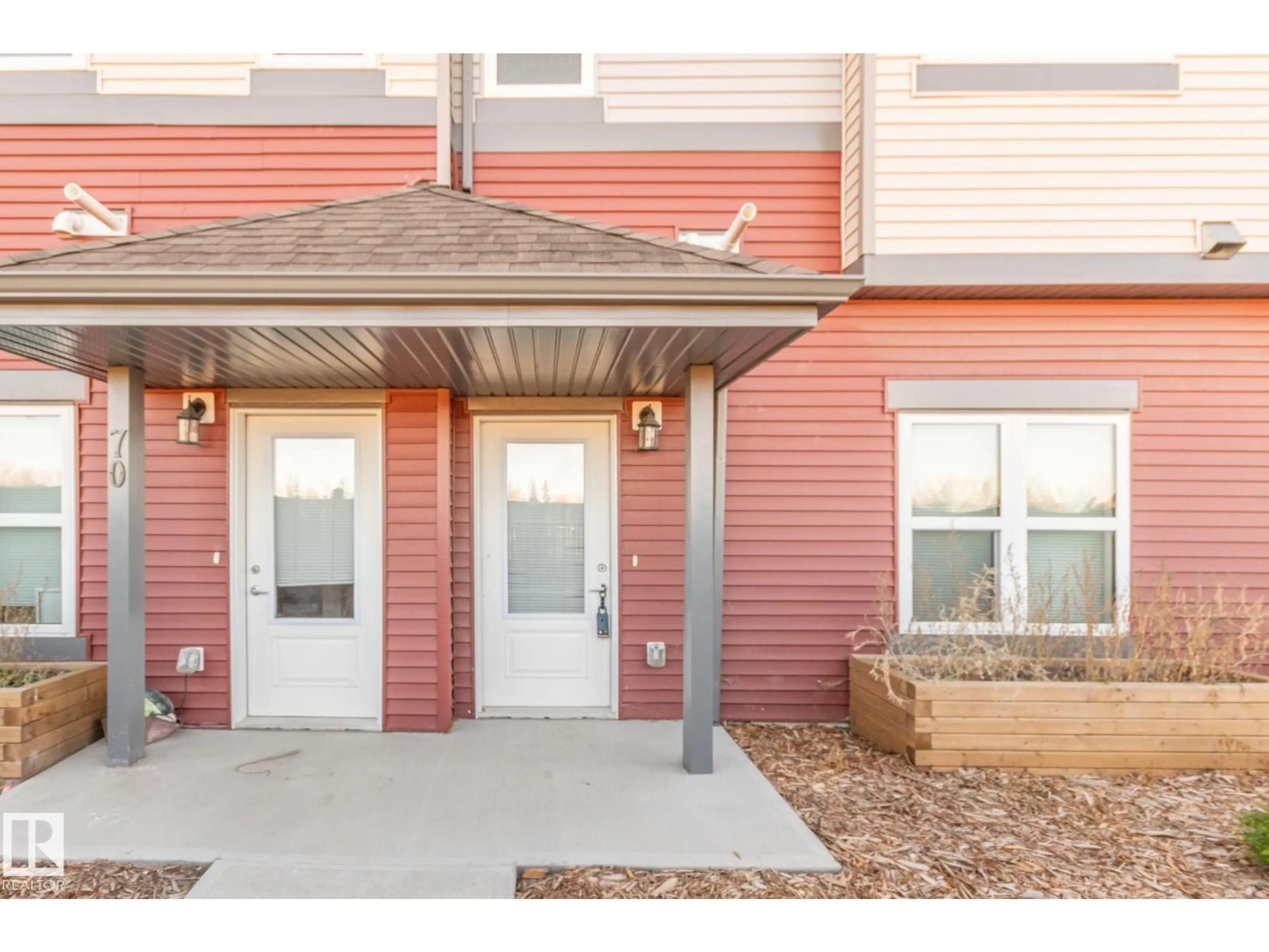 Indoor entryway for 71 655 WATT BV SW, Edmonton Alberta T6X0Y2