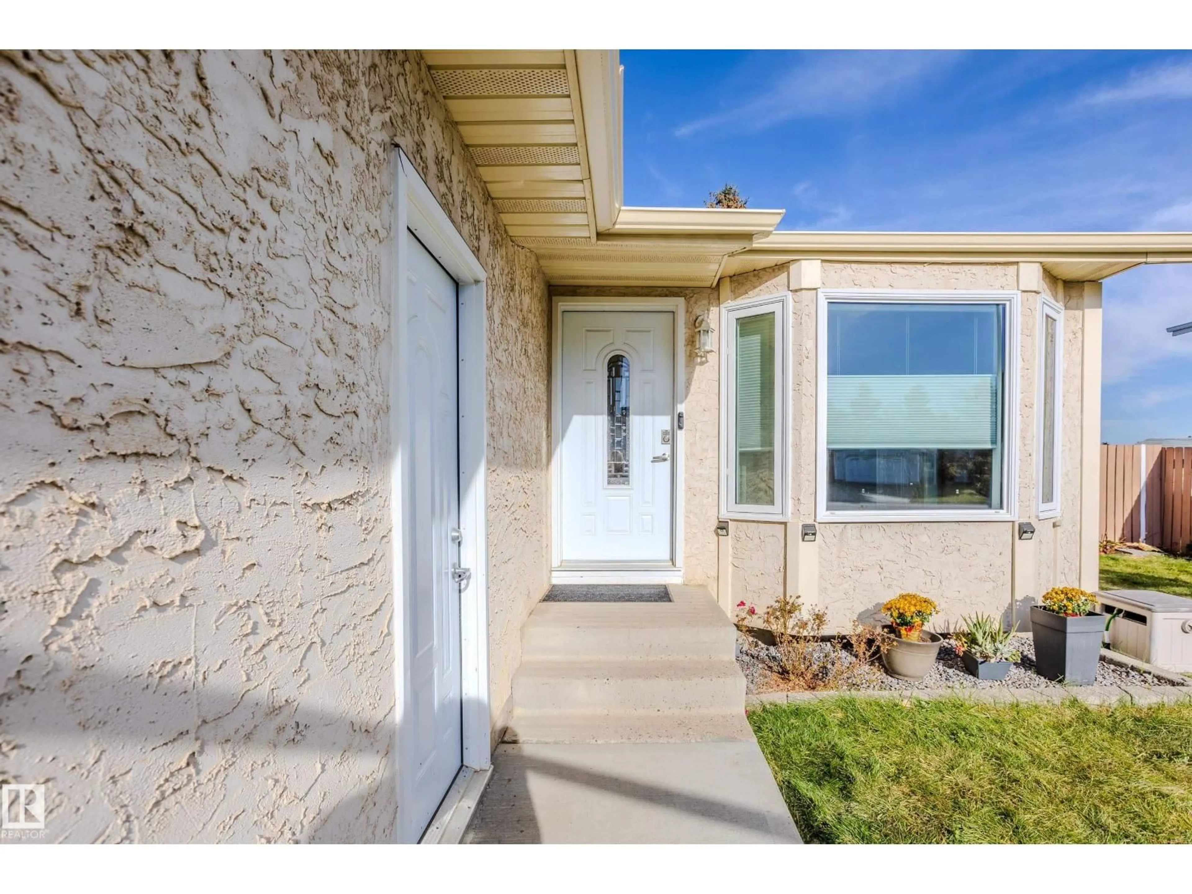 Indoor entryway for 8802 102 AV, Morinville Alberta T8R1B7