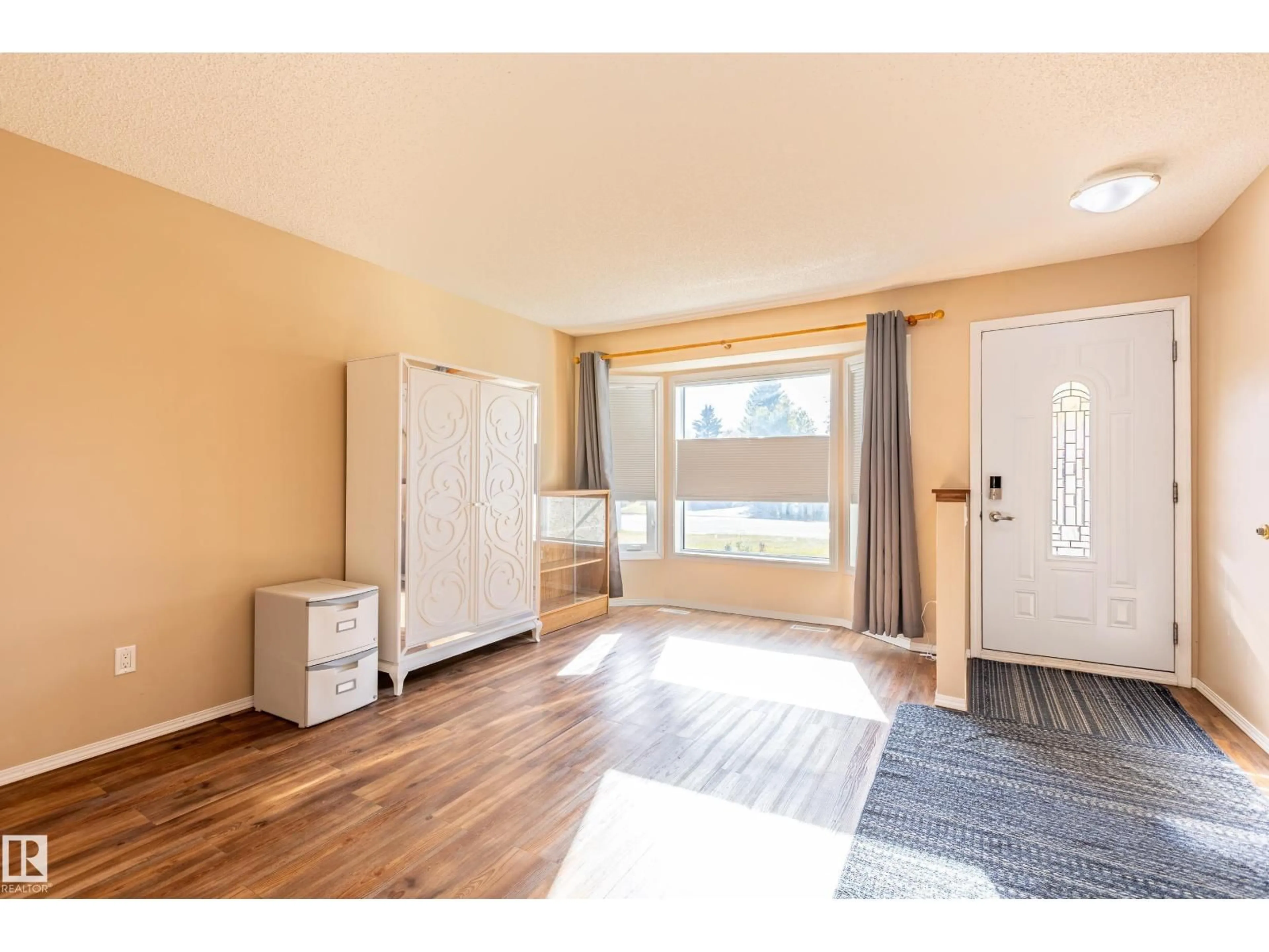 Indoor entryway for 8802 102 AV, Morinville Alberta T8R1B7