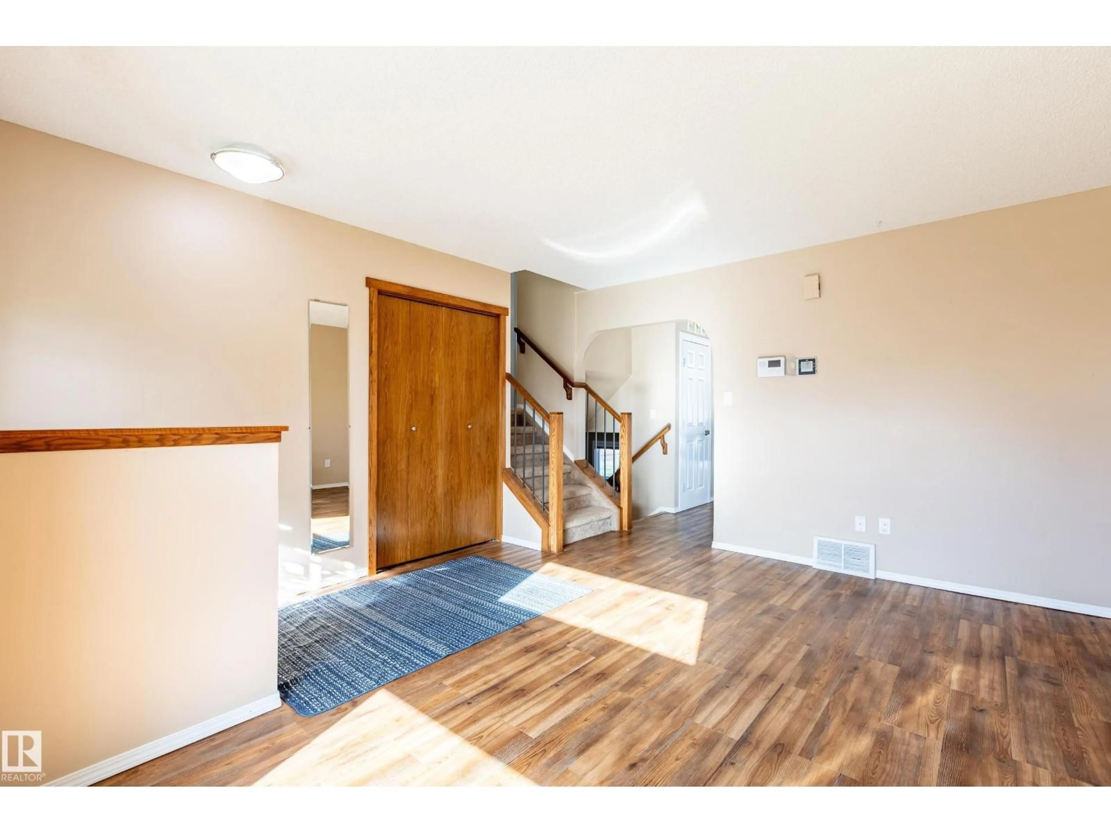 Indoor entryway for 8802 102 AV, Morinville Alberta T8R1B7
