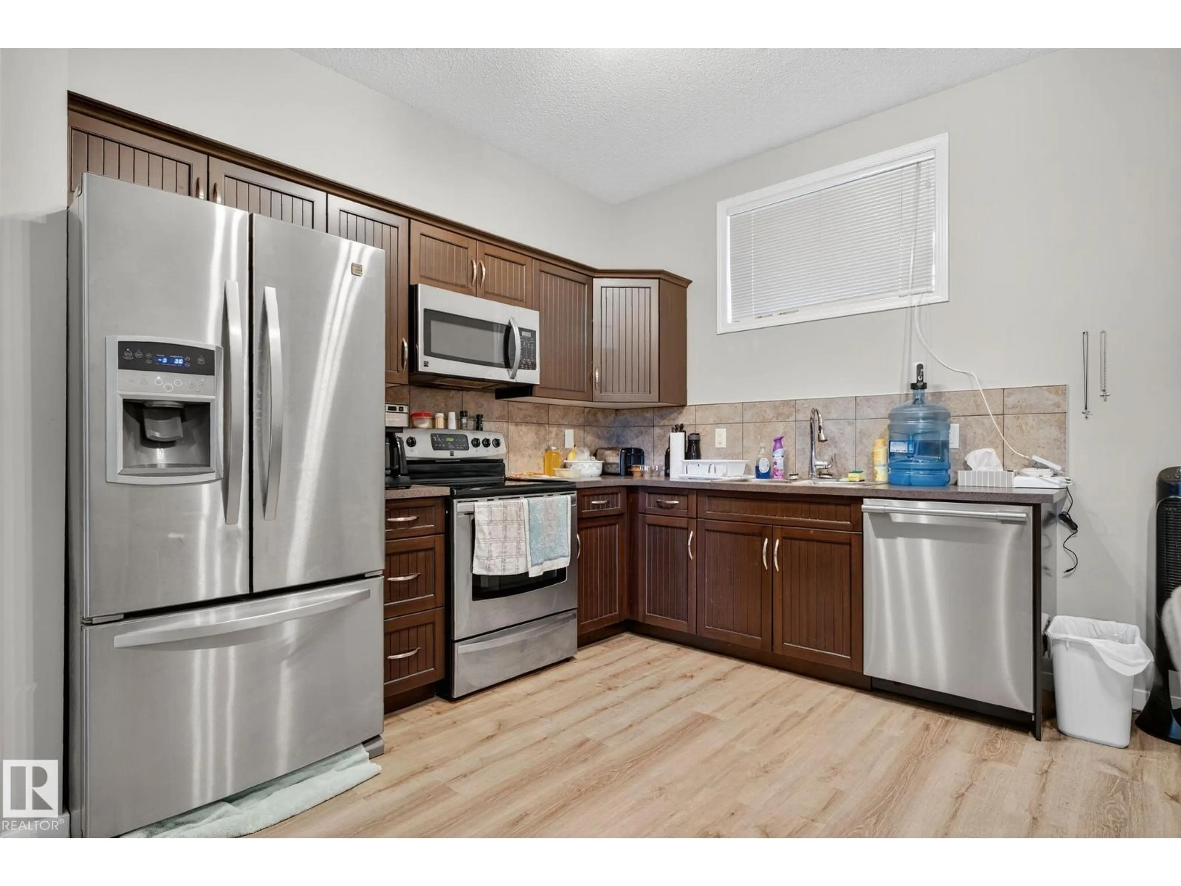 Standard kitchen, unknown for 142 - 196 SELKIRK PL, Leduc Alberta T9E0M9