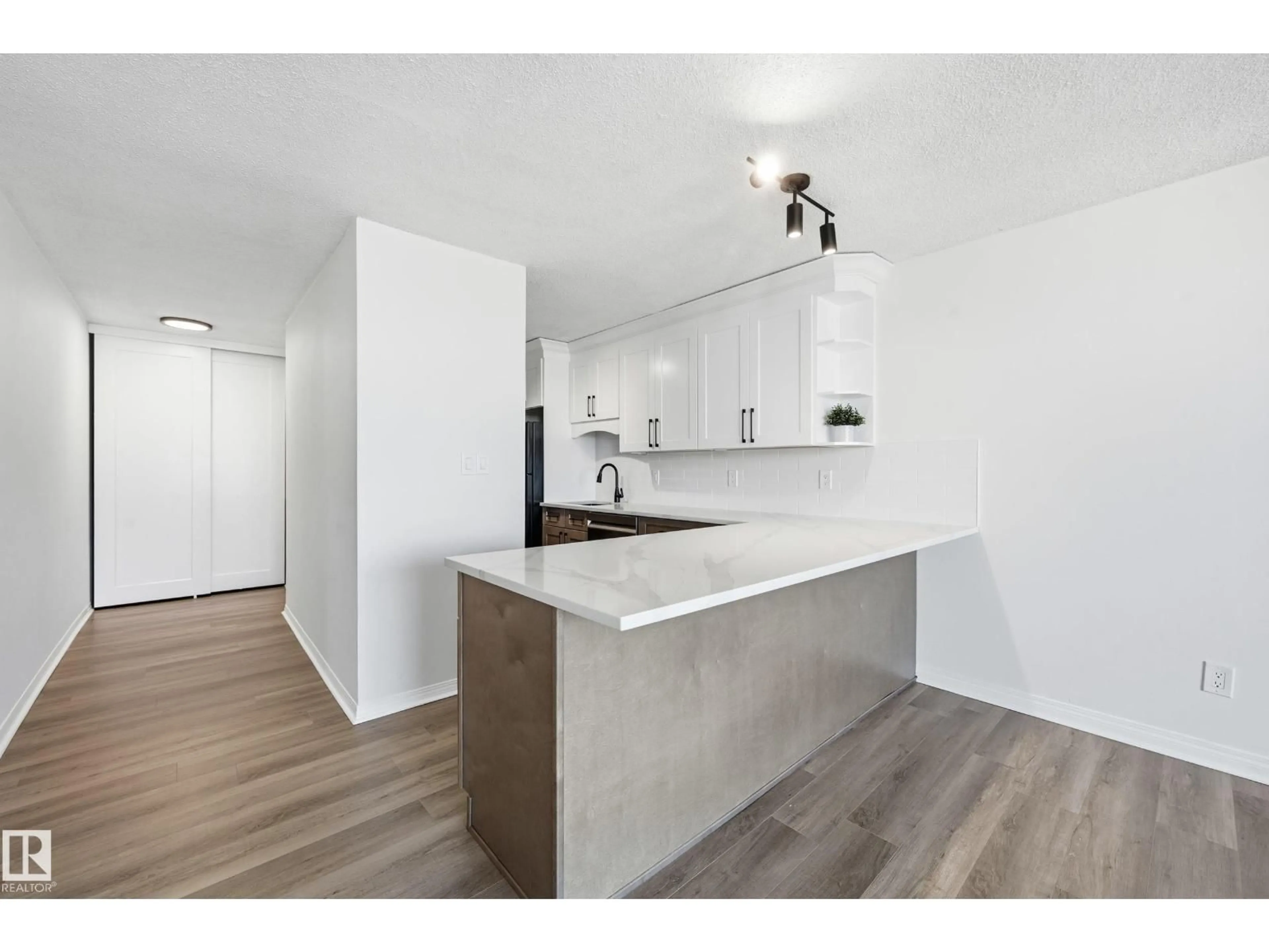 Standard kitchen, unknown for 1607 116 ST, Edmonton Alberta T5K1V4