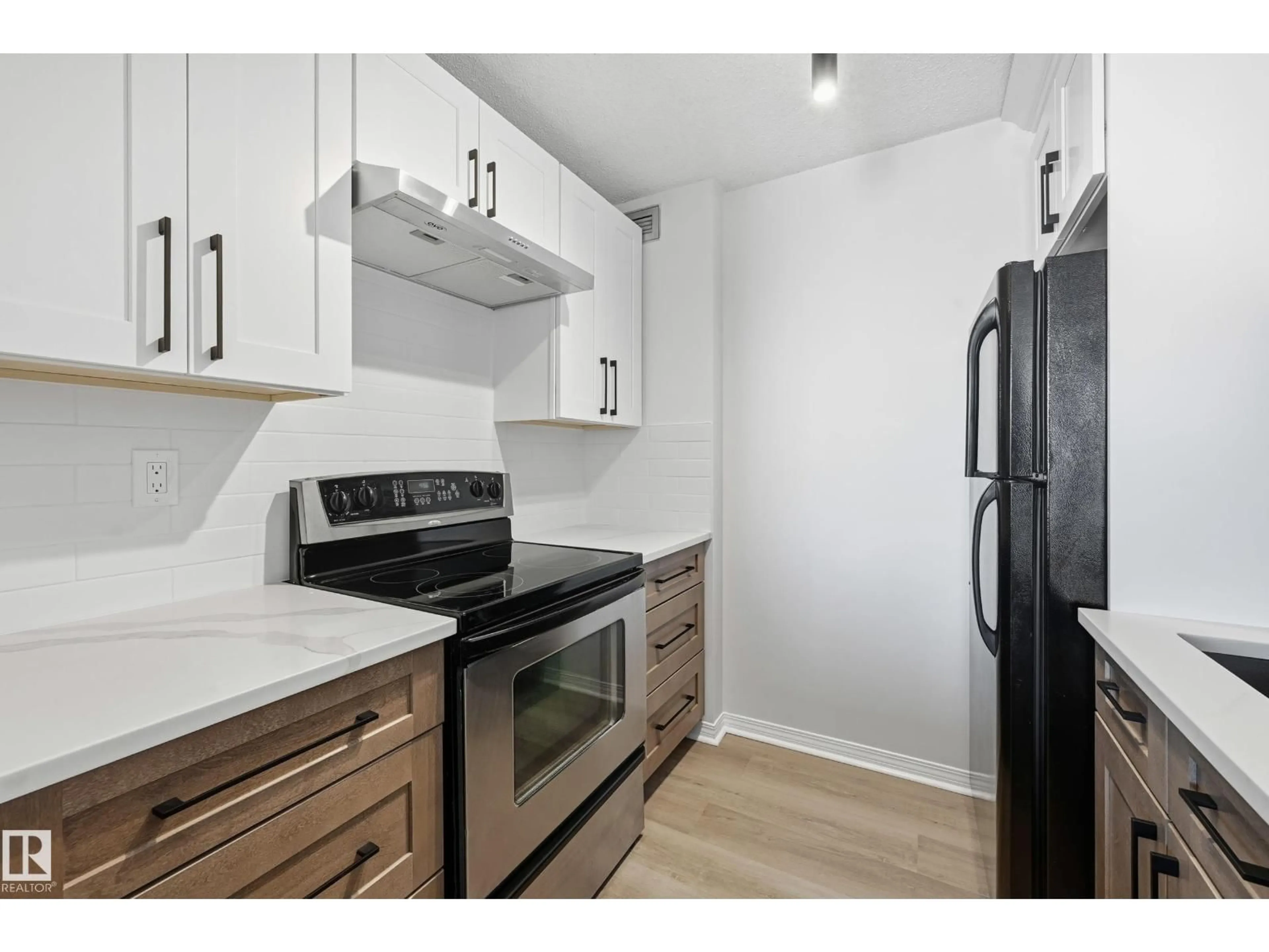 Standard kitchen, wood/laminate floor for 1607 116 ST, Edmonton Alberta T5K1V4