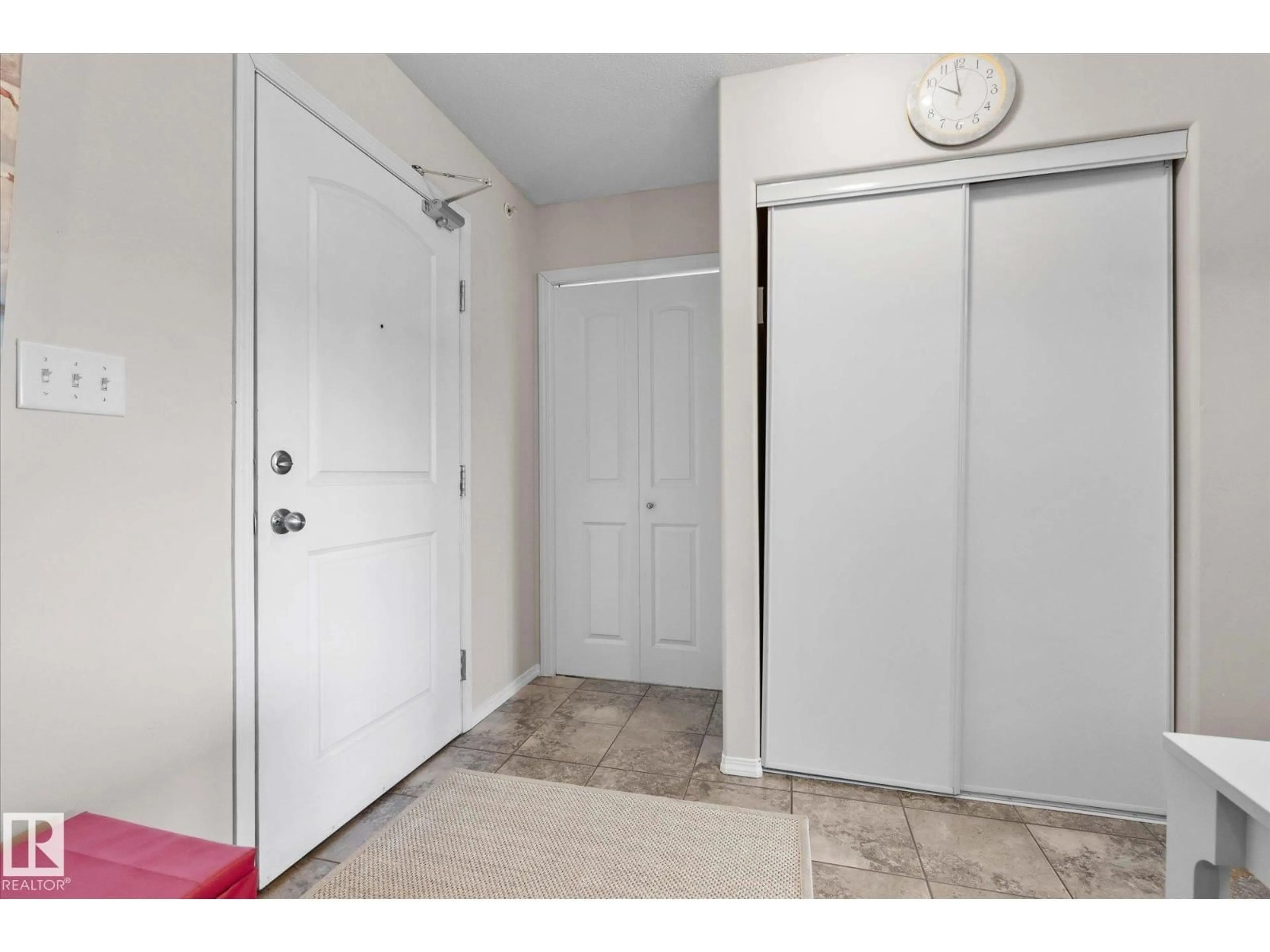 Indoor entryway for 50 WOODSMERE, Fort Saskatchewan Alberta T8L4N9
