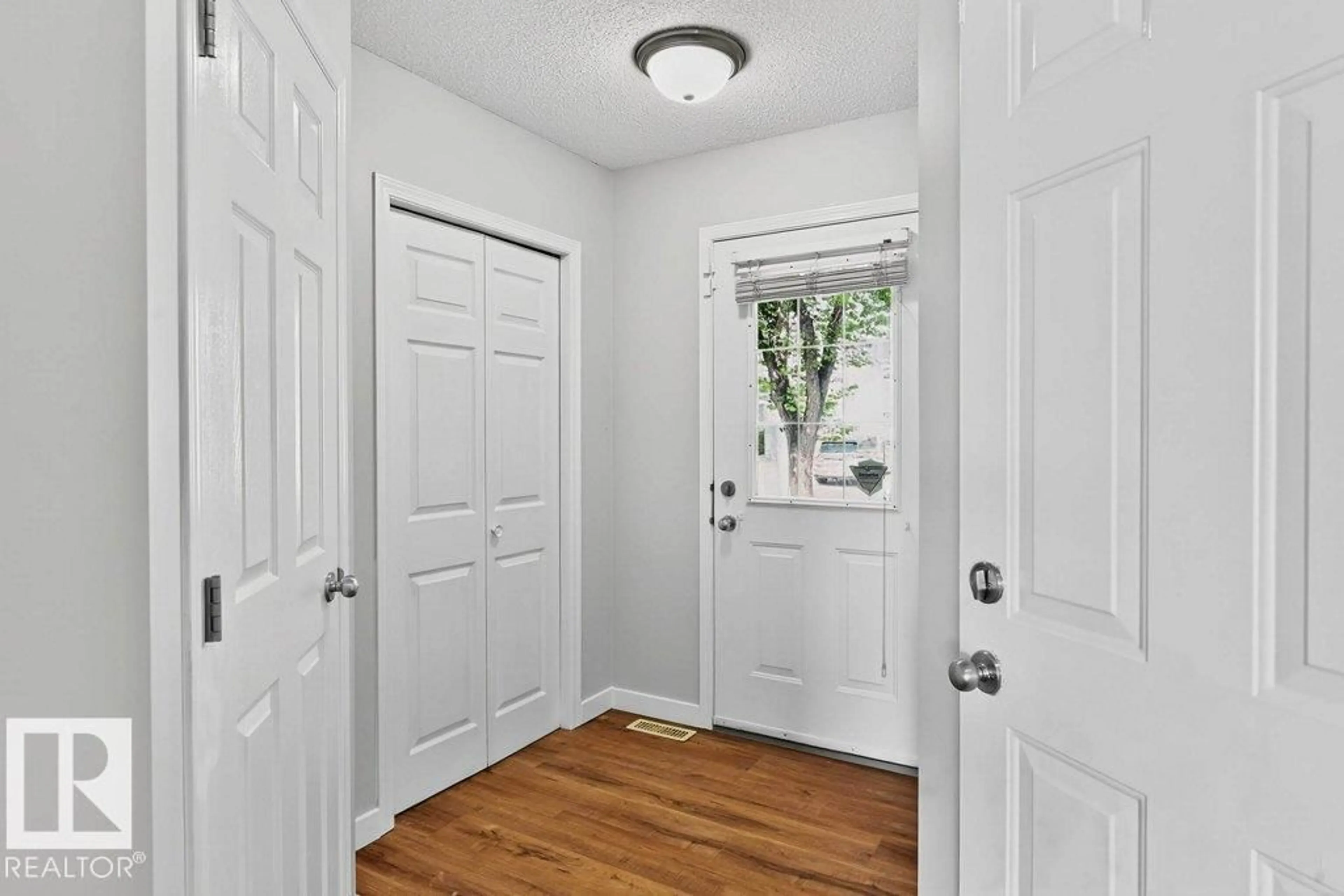 Indoor entryway for #3 - 2021 GRANTHAM CO, Edmonton Alberta T5T6V7