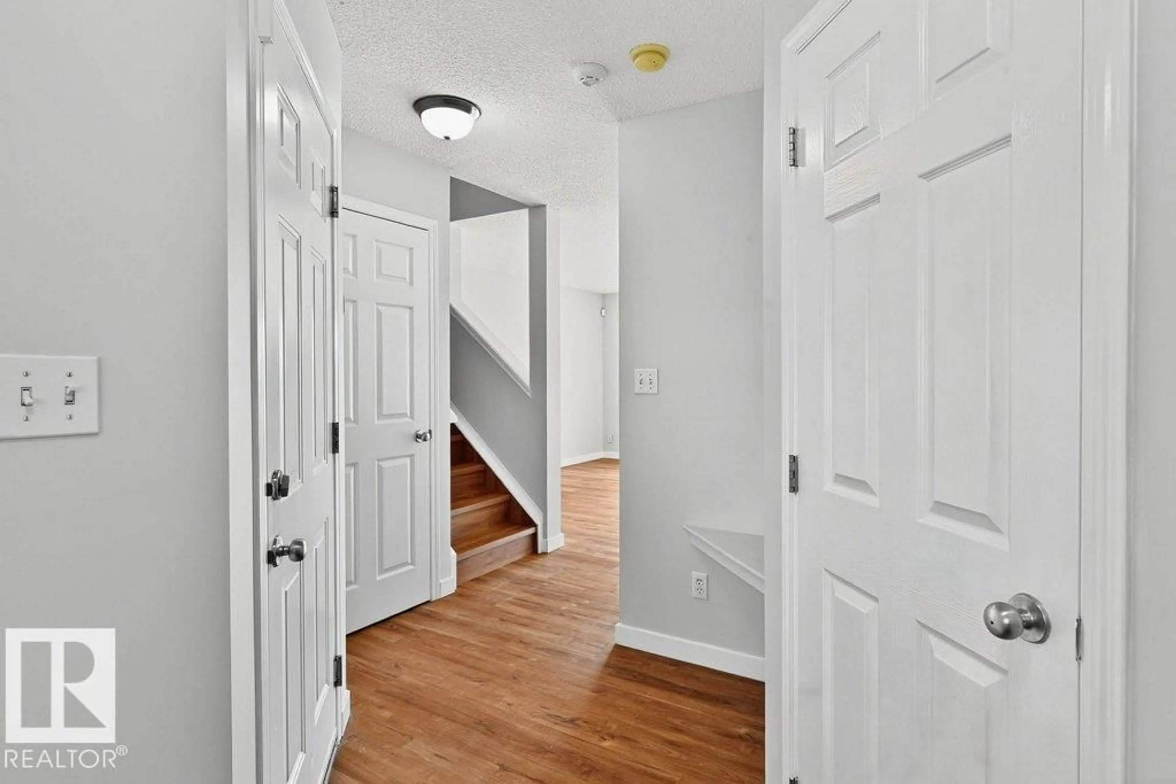 Indoor entryway for #3 - 2021 GRANTHAM CO, Edmonton Alberta T5T6V7