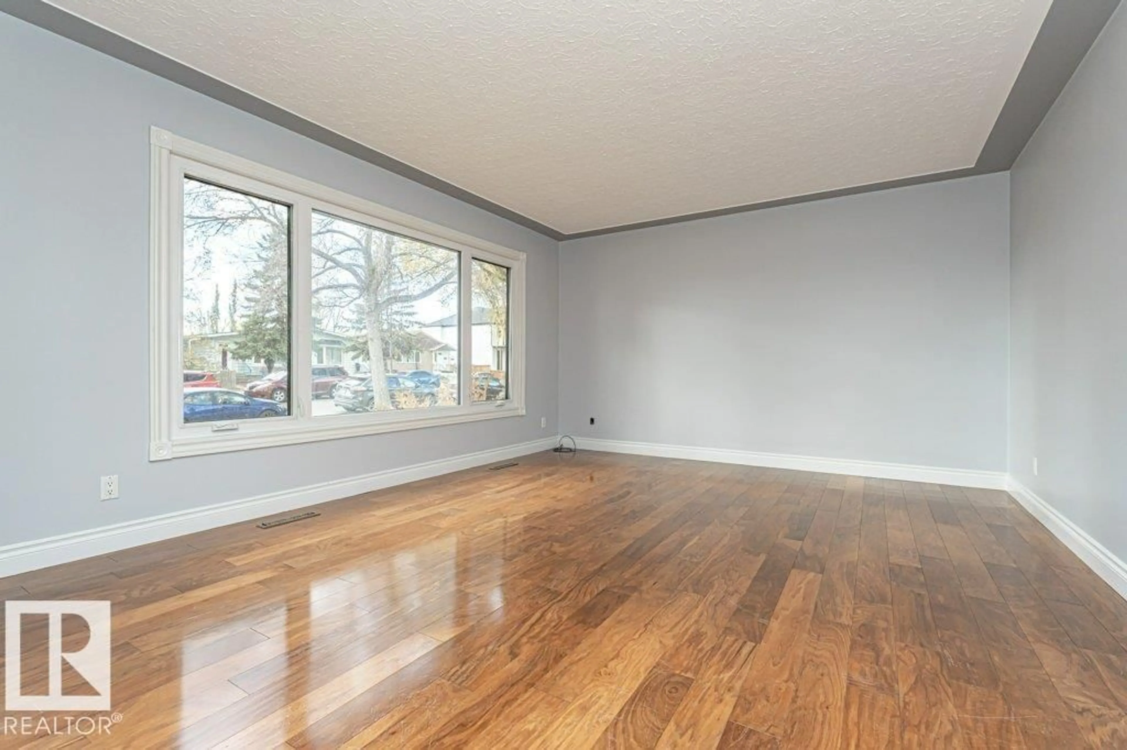 A pic of a room for 10432 64 AV, Edmonton Alberta T6H1S7