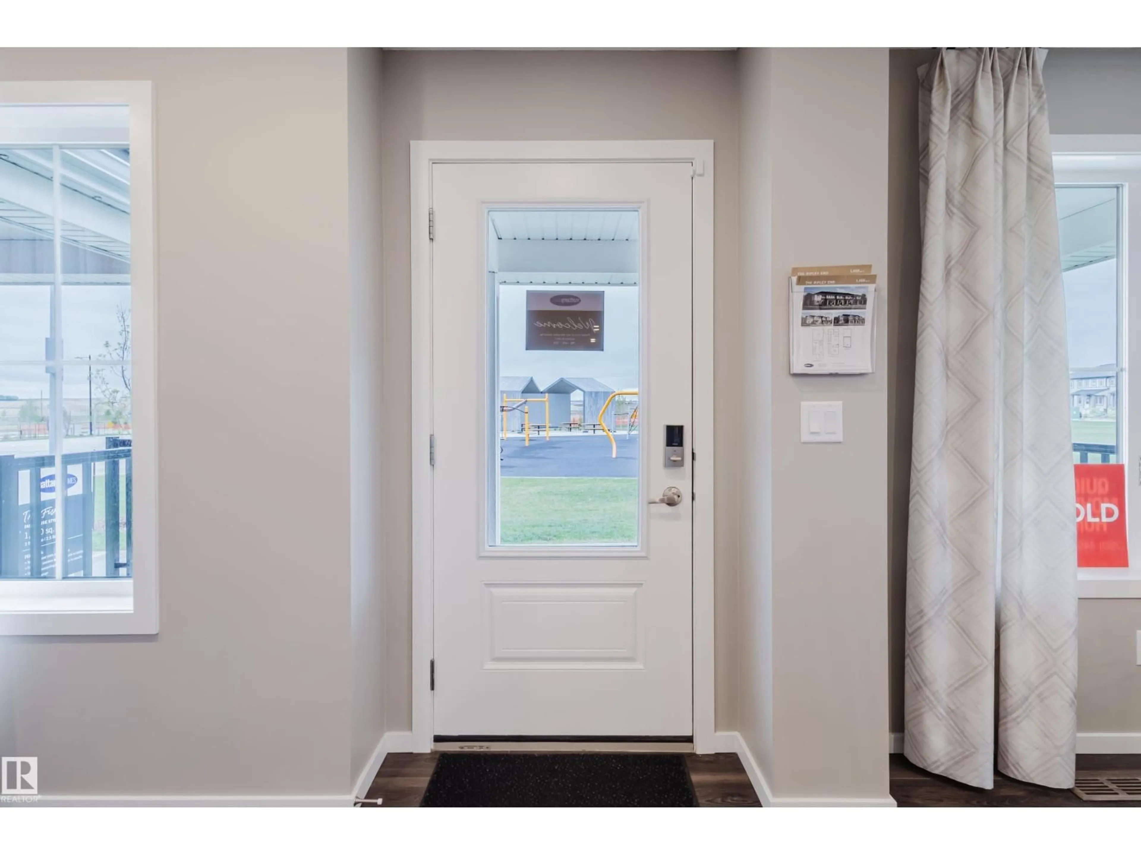 Indoor entryway for 1029 HELEN LAVENDER LN, Sherwood Park Alberta T8H3A4