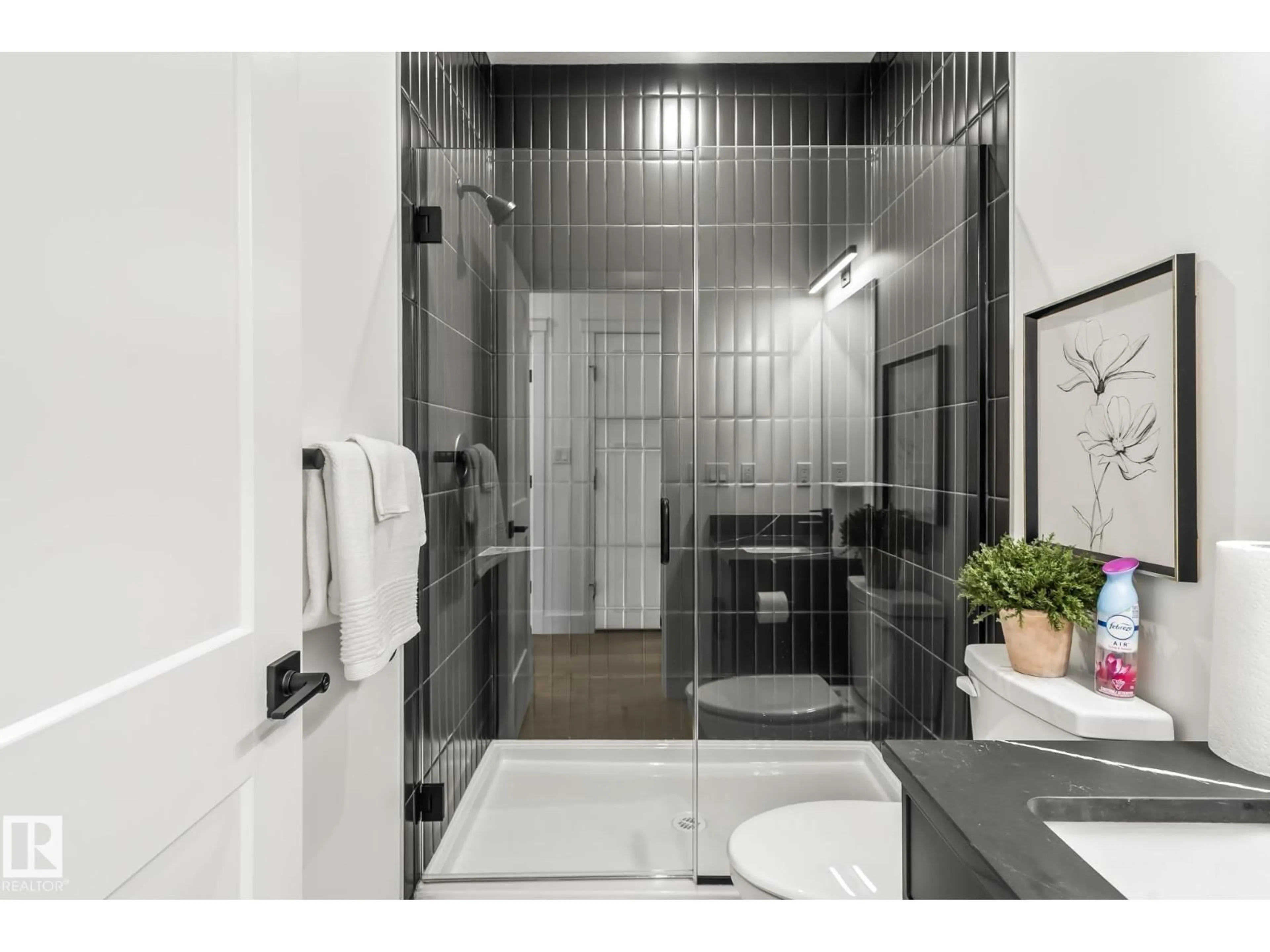 Contemporary bathroom, ceramic/tile floor for 68 FENWYCK BV, Spruce Grove Alberta T7X3G5