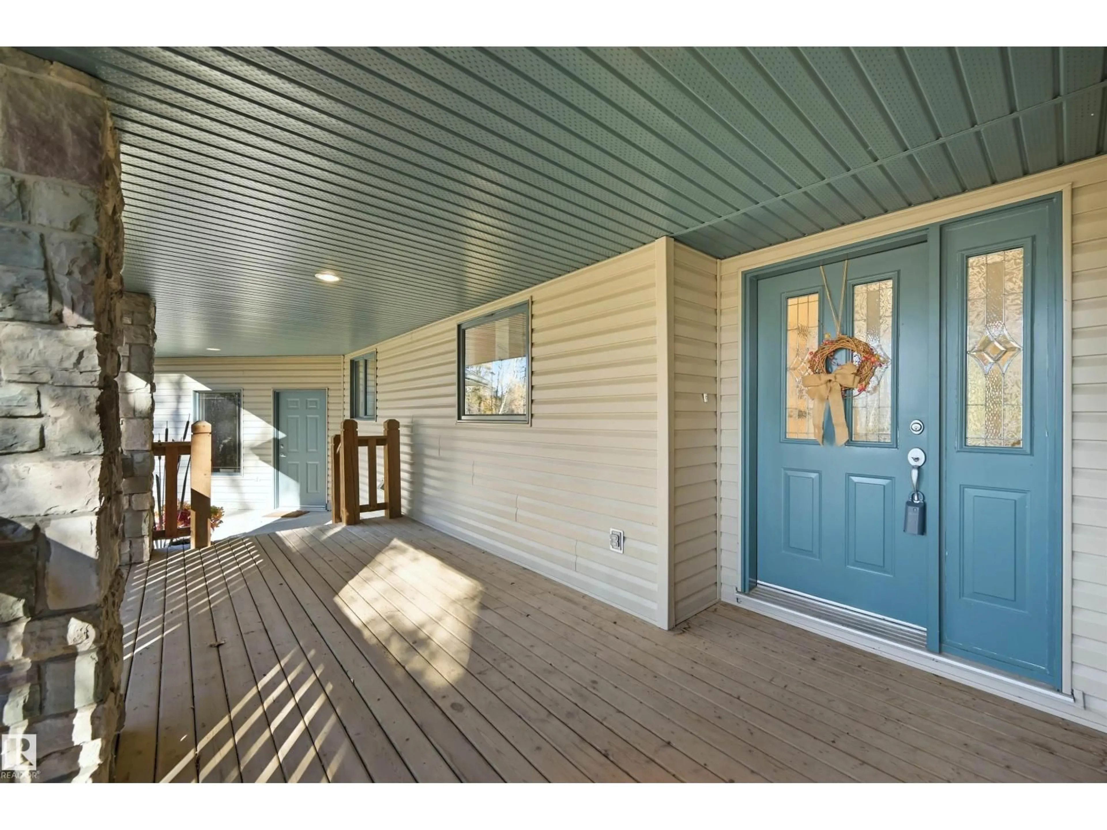 Indoor entryway for 26213 - 27 TWP ROAD 512, Rural Parkland County Alberta T7Y1C6