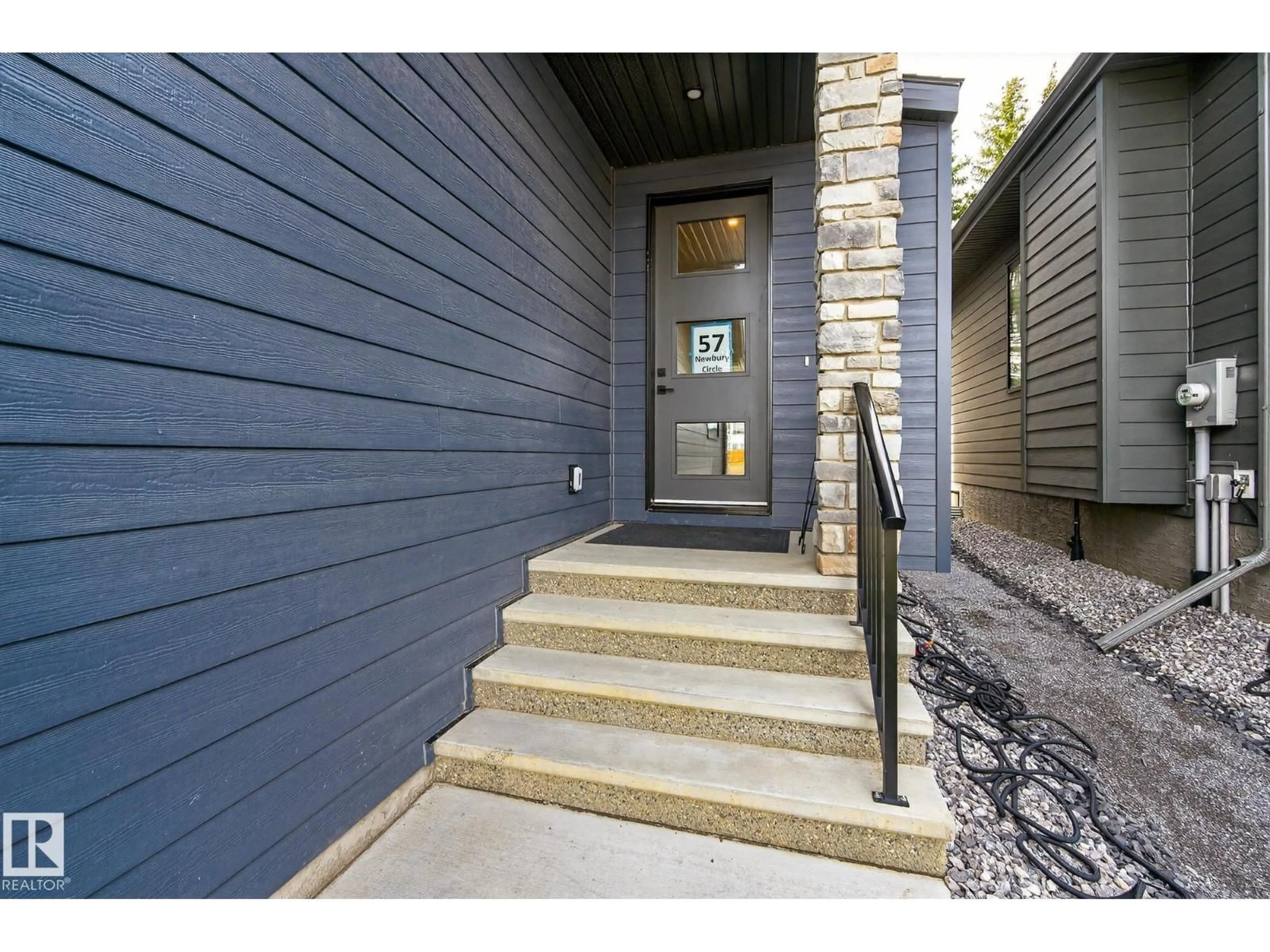 Indoor entryway for 57 NEWBURY CI, Sherwood Park Alberta T8B0C4
