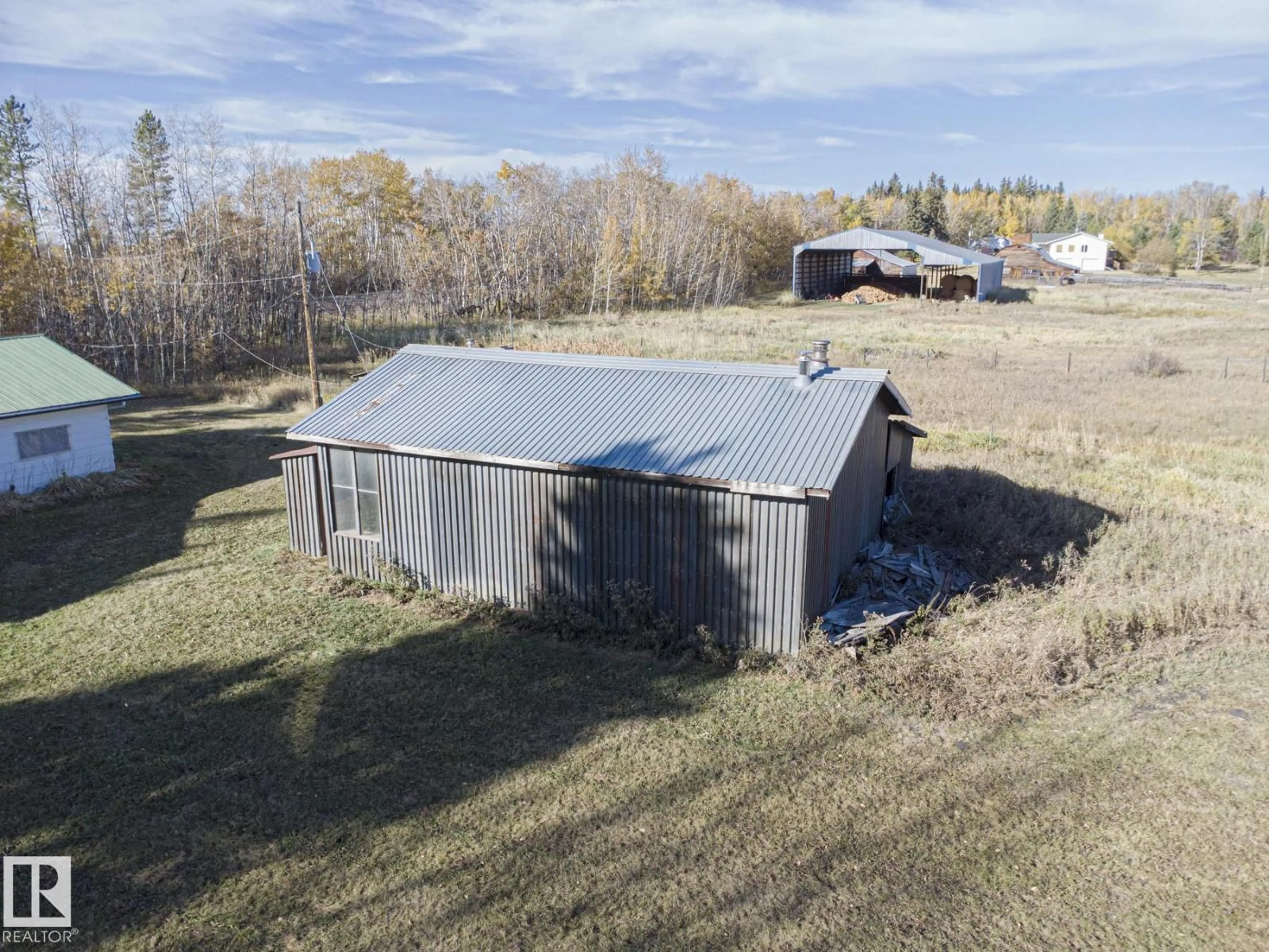 A pic from outside/outdoor area/front of a property/back of a property/a pic from drone, building for 51249 RGE ROAD 232, Rural Strathcona County Alberta T8B1K8