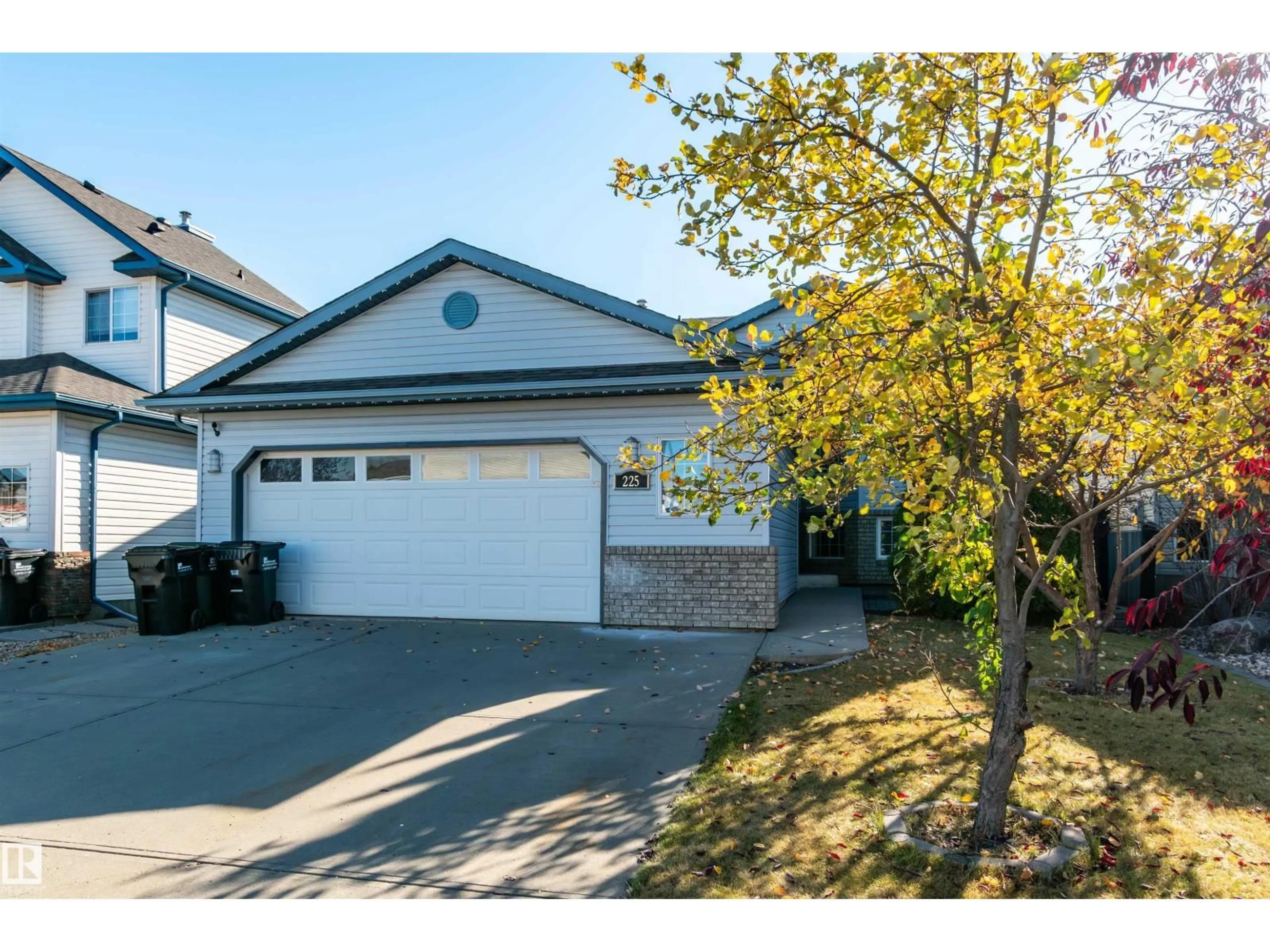 Home with vinyl exterior material, street for 225 FORREST DR, Sherwood Park Alberta T8A6G6