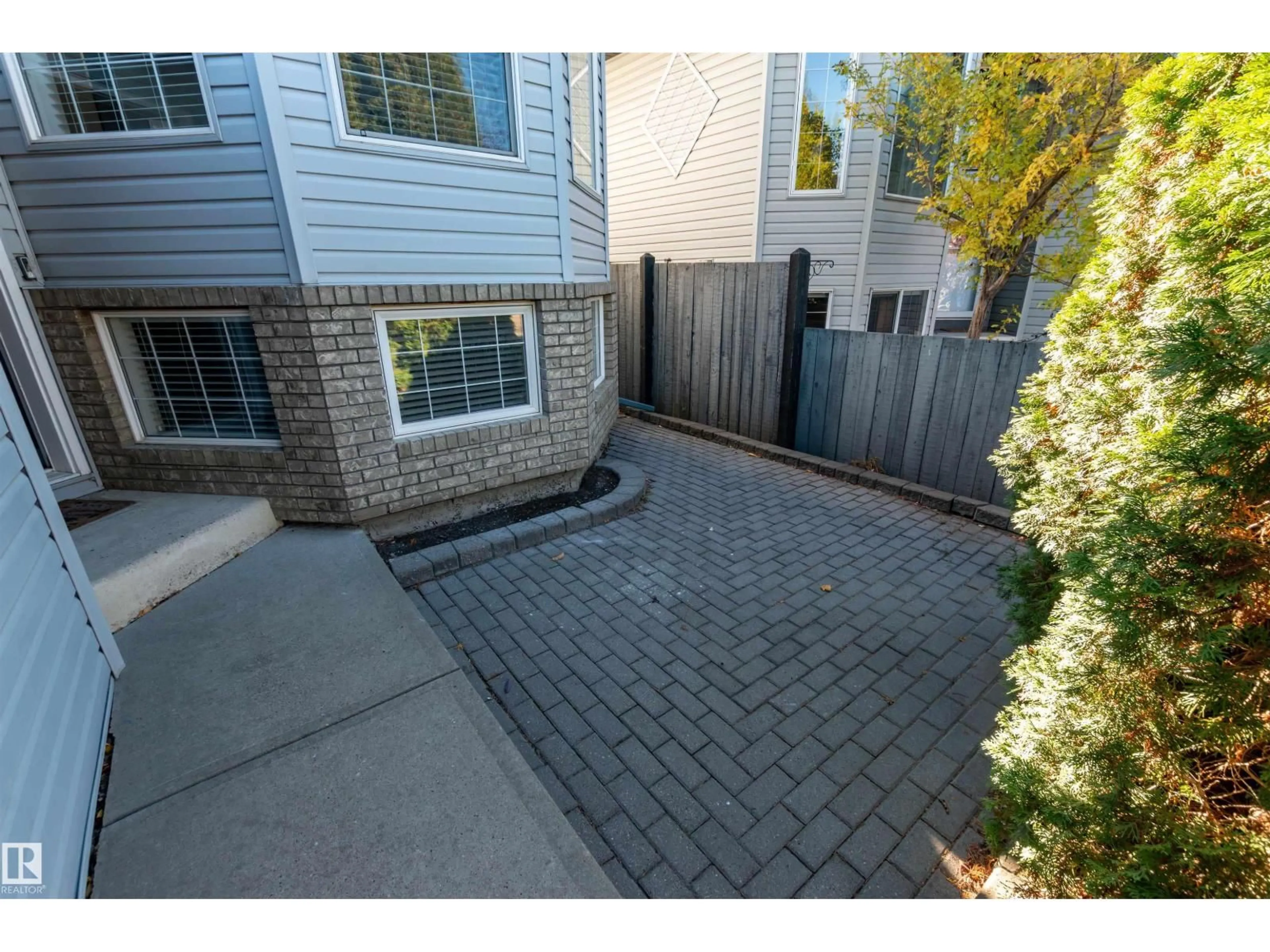 Patio, street for 225 FORREST DR, Sherwood Park Alberta T8A6G6