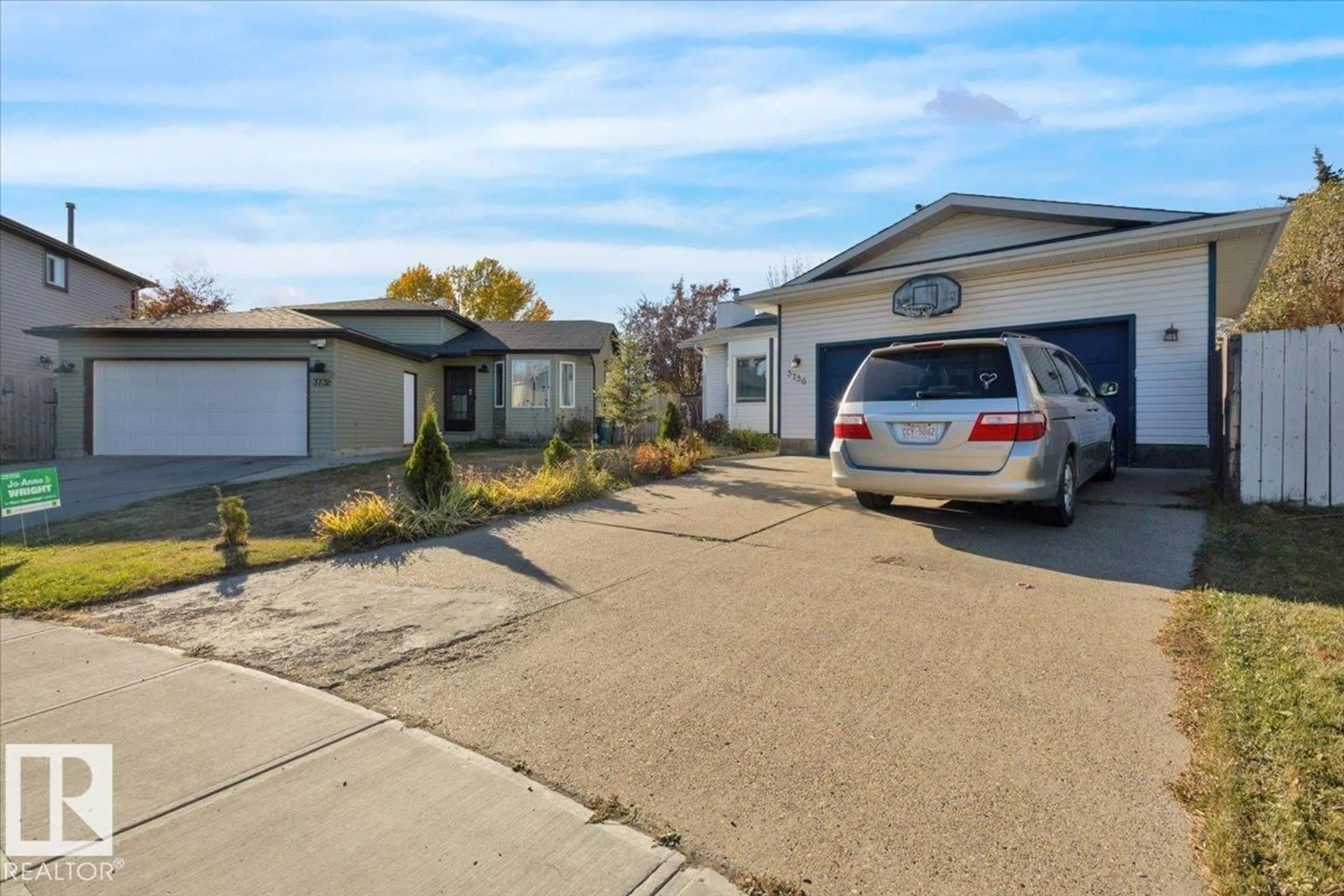 A pic from outside/outdoor area/front of a property/back of a property/a pic from drone, street for 3736 48 ST, Edmonton Alberta T6L3T3