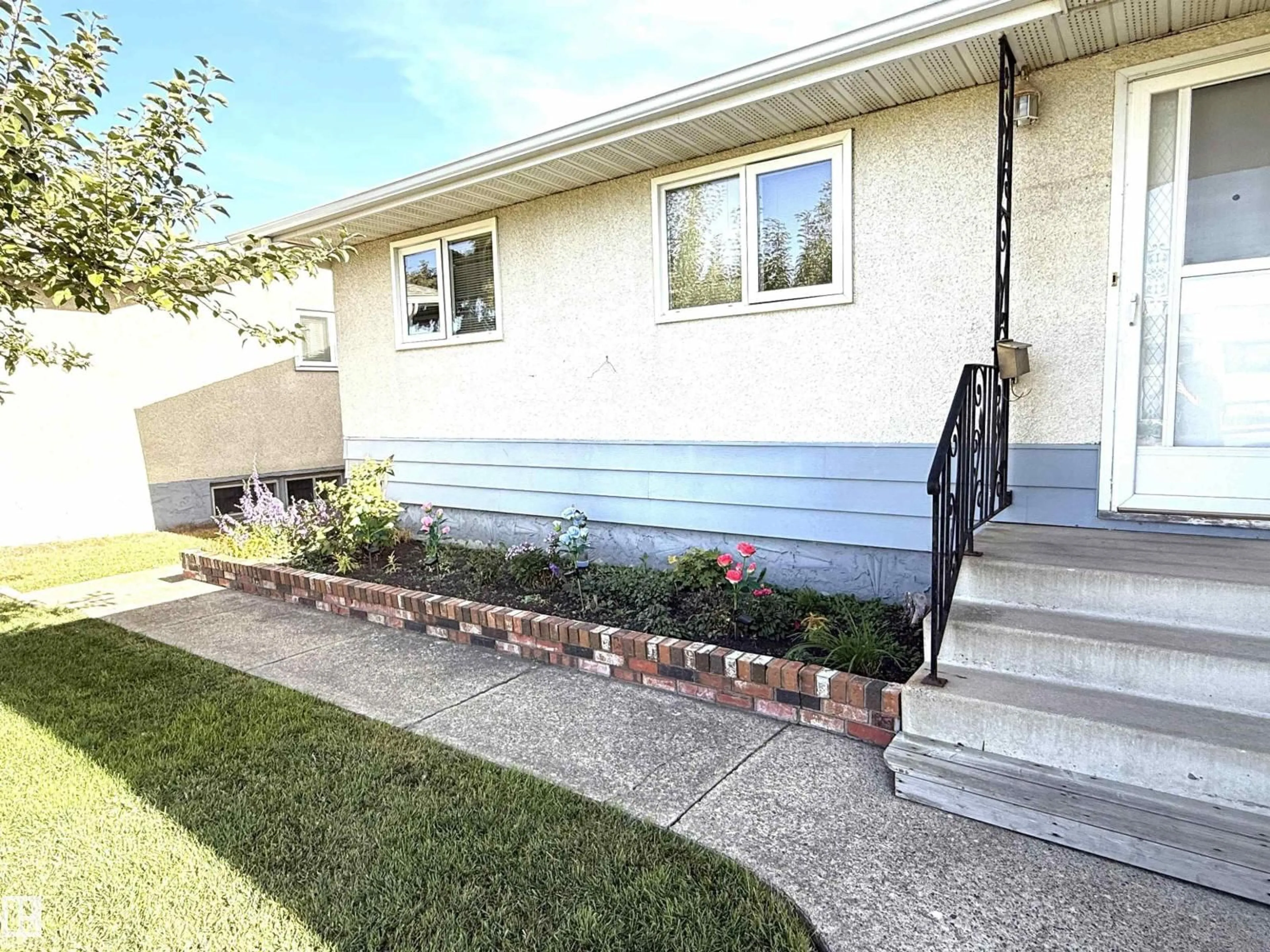 Home with vinyl exterior material, street for NW - 14107 96 ST, Edmonton Alberta T5E5Z3