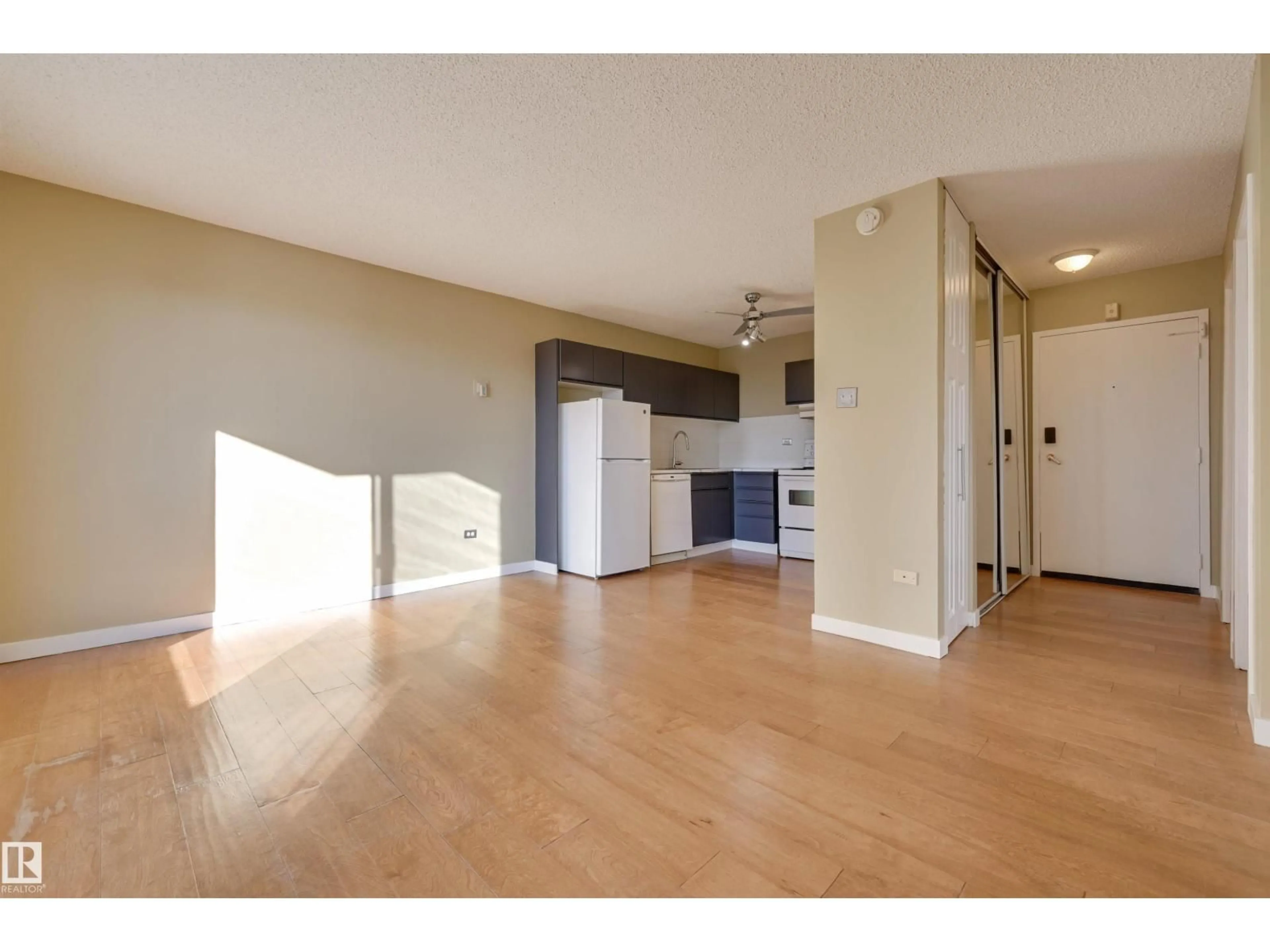 A pic of a room for NW - 905 10150 117 ST, Edmonton Alberta T5K2J2