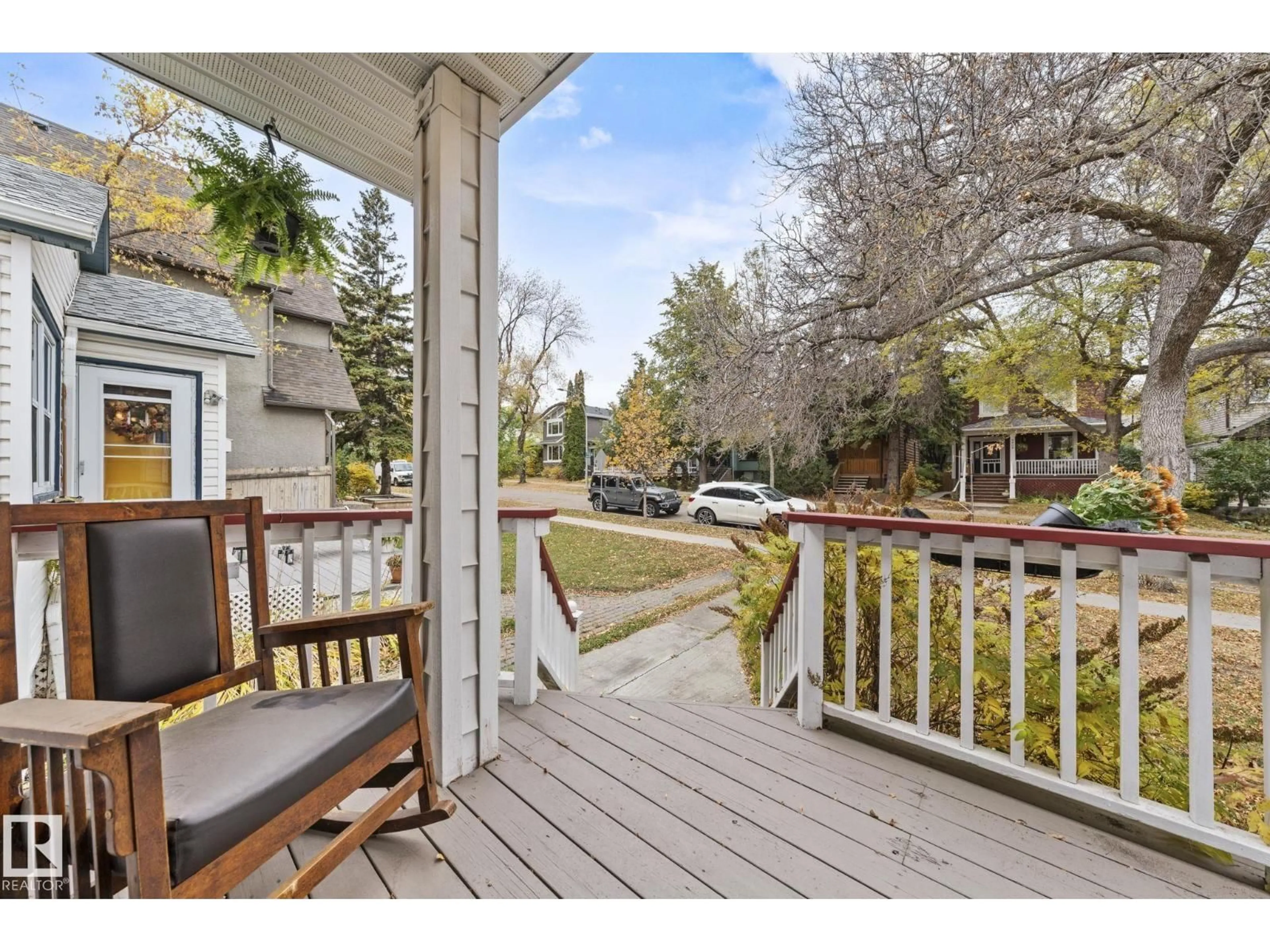 Patio, street for NW - 9809 83 AV, Edmonton Alberta T6E2B8