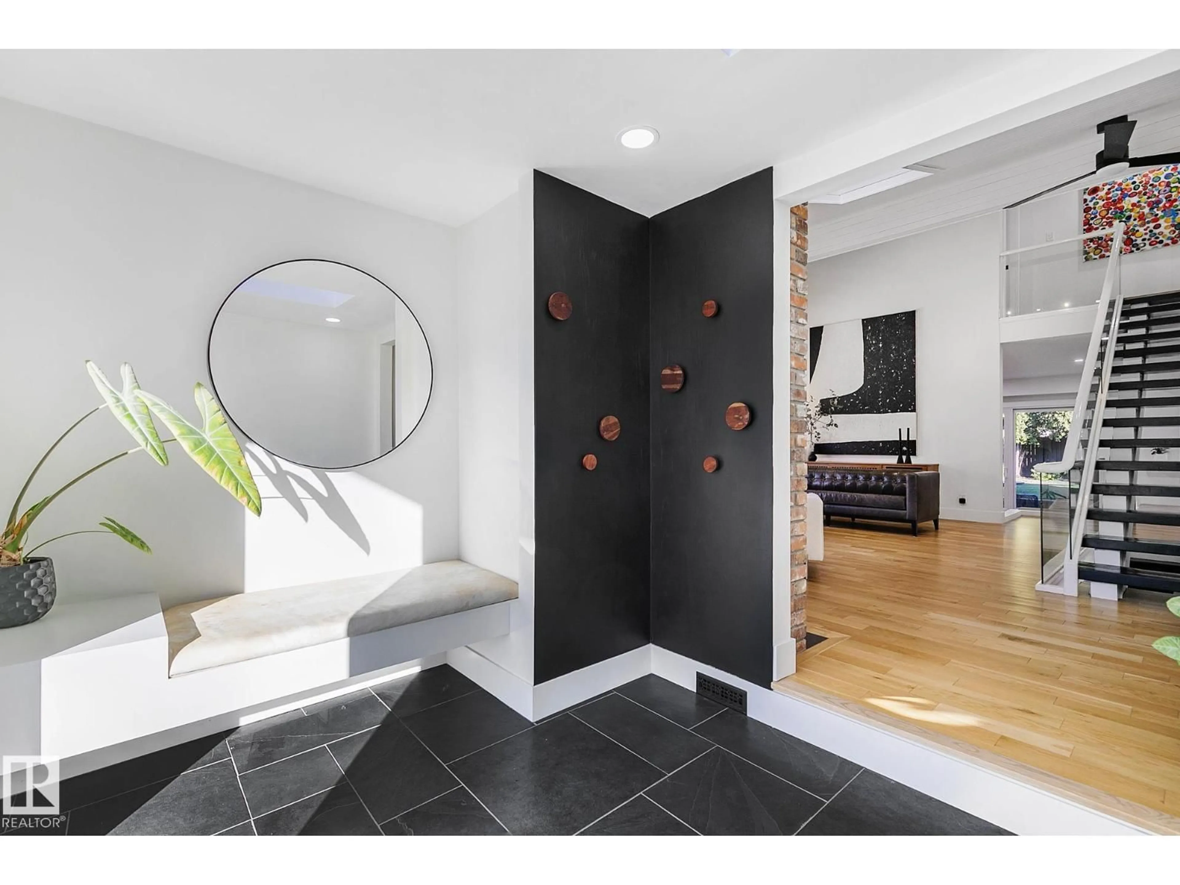 Indoor entryway for 100 WOLF WILLOW CR, Edmonton Alberta T5T1T2