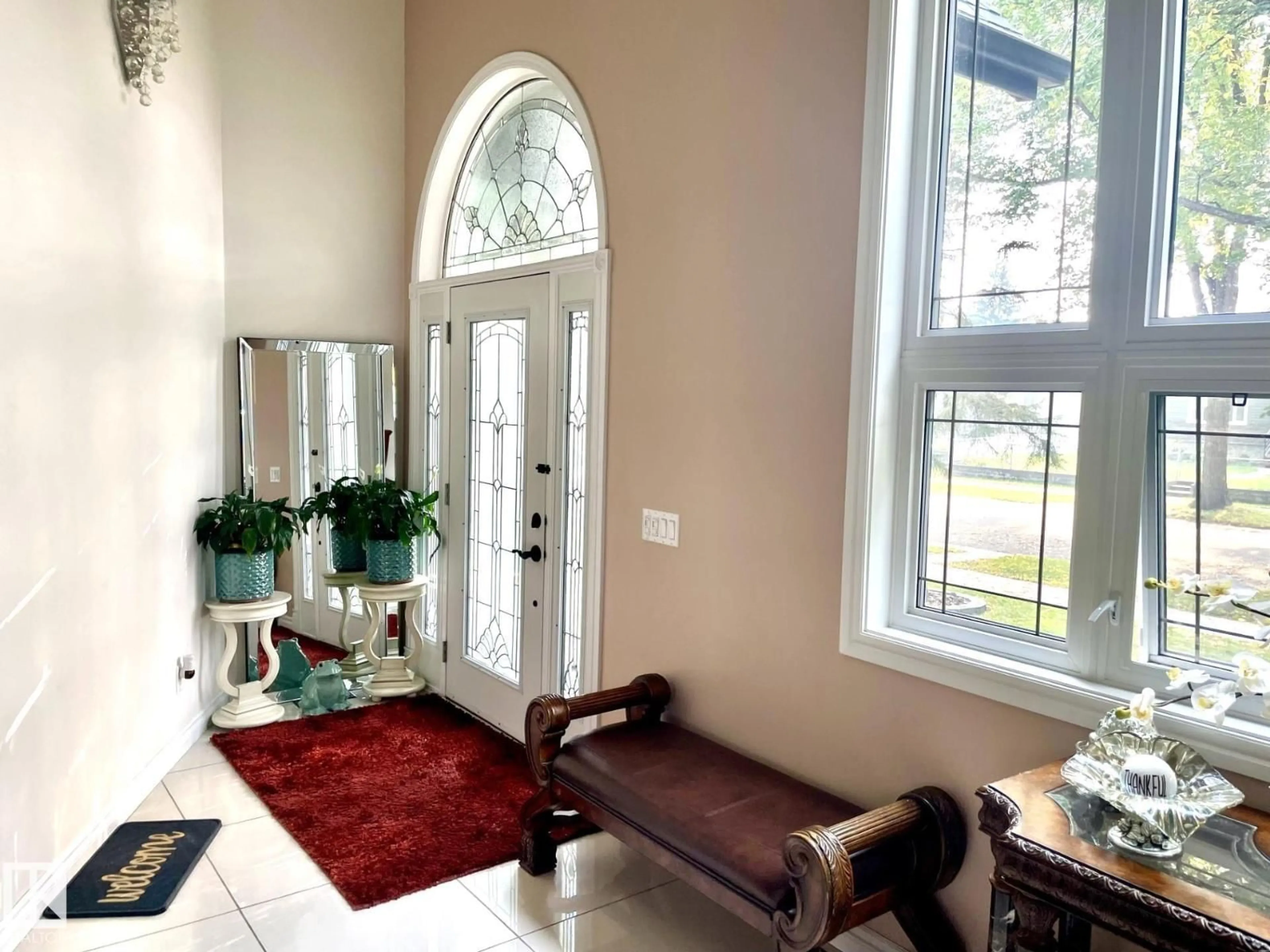 Indoor entryway for 9720 65 AV, Edmonton Alberta T6E0K6