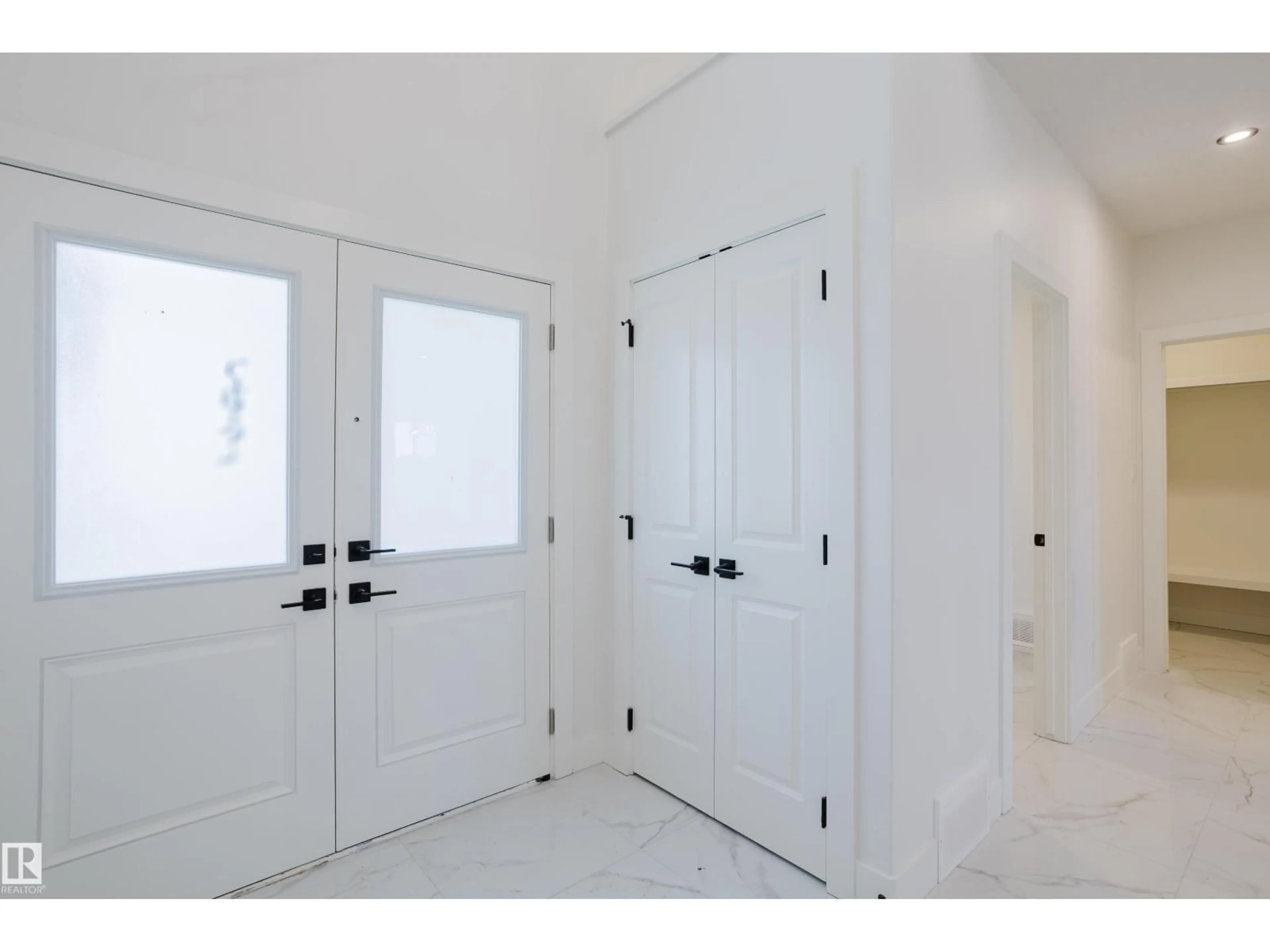 Indoor entryway for 343 MUNN WY, Leduc Alberta T9E0S9