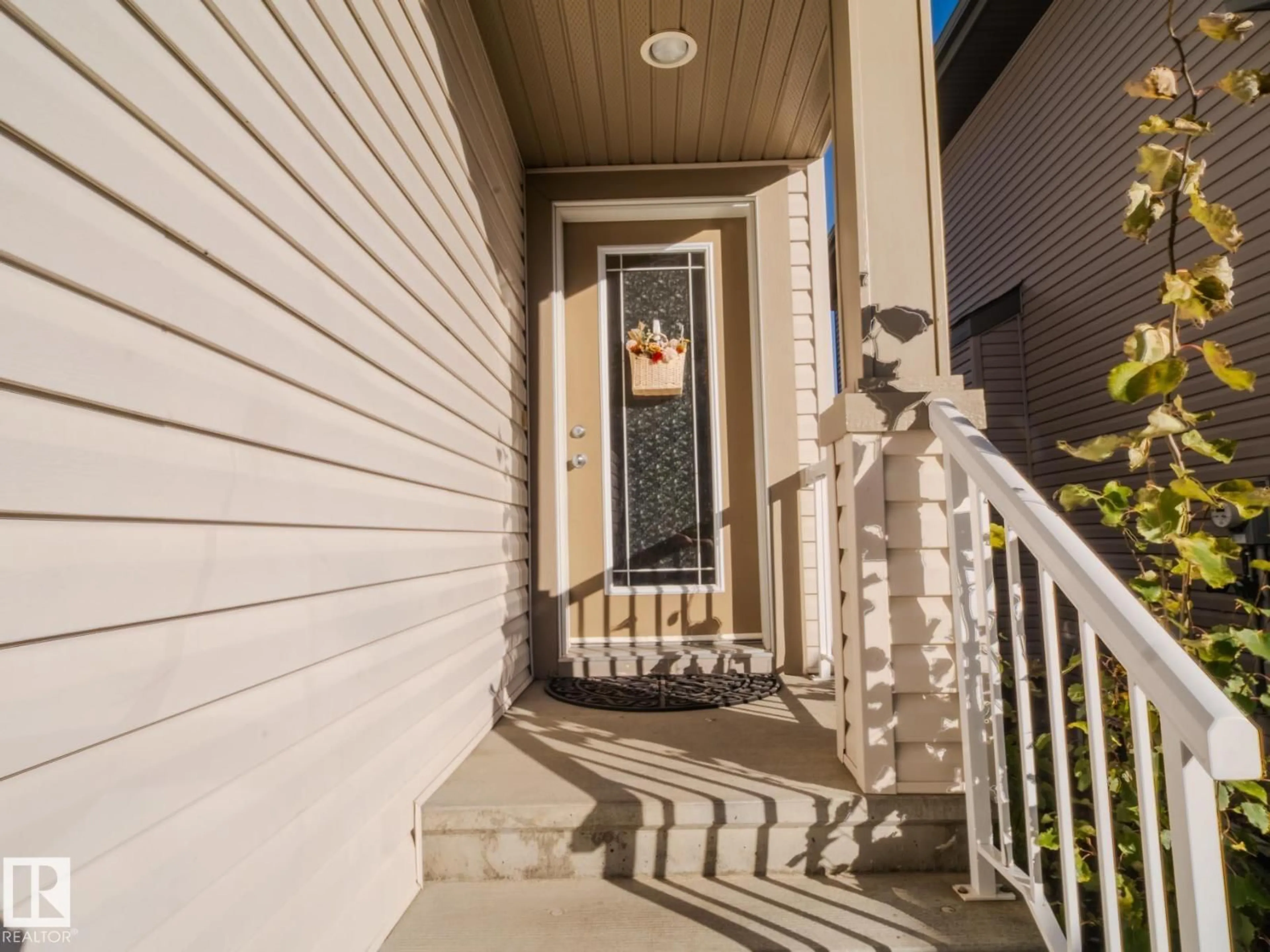 Indoor entryway for #32 - 1901 126 ST SW, Edmonton Alberta T6W0R9