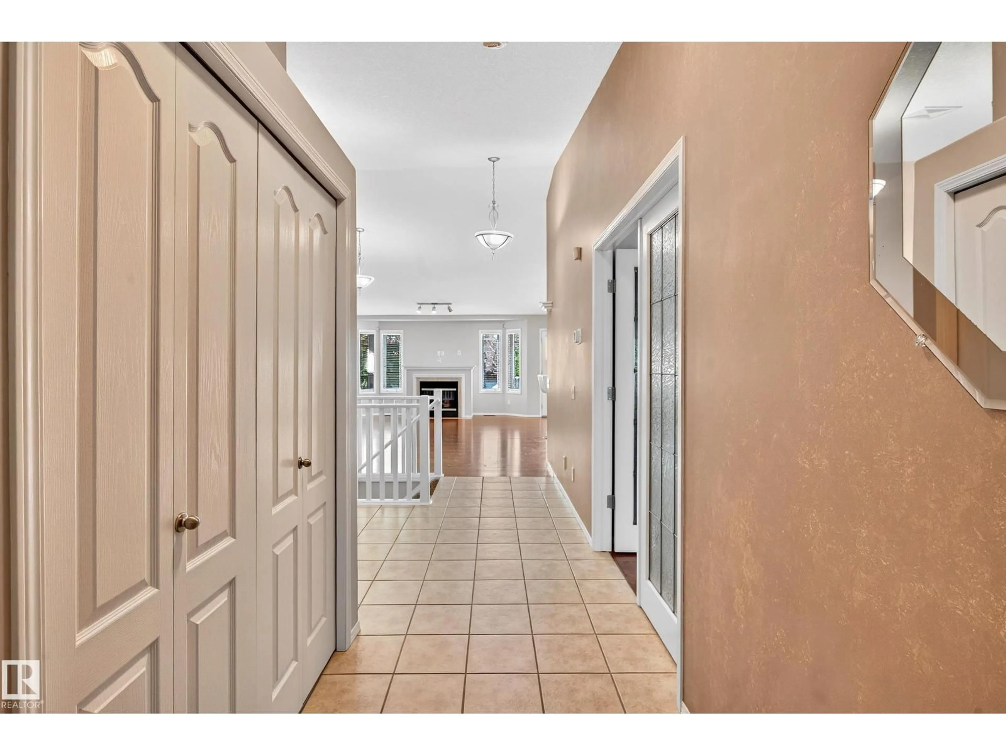 Indoor foyer for 9 - 4 DECHENE RD NW, Edmonton Alberta T6M2V1