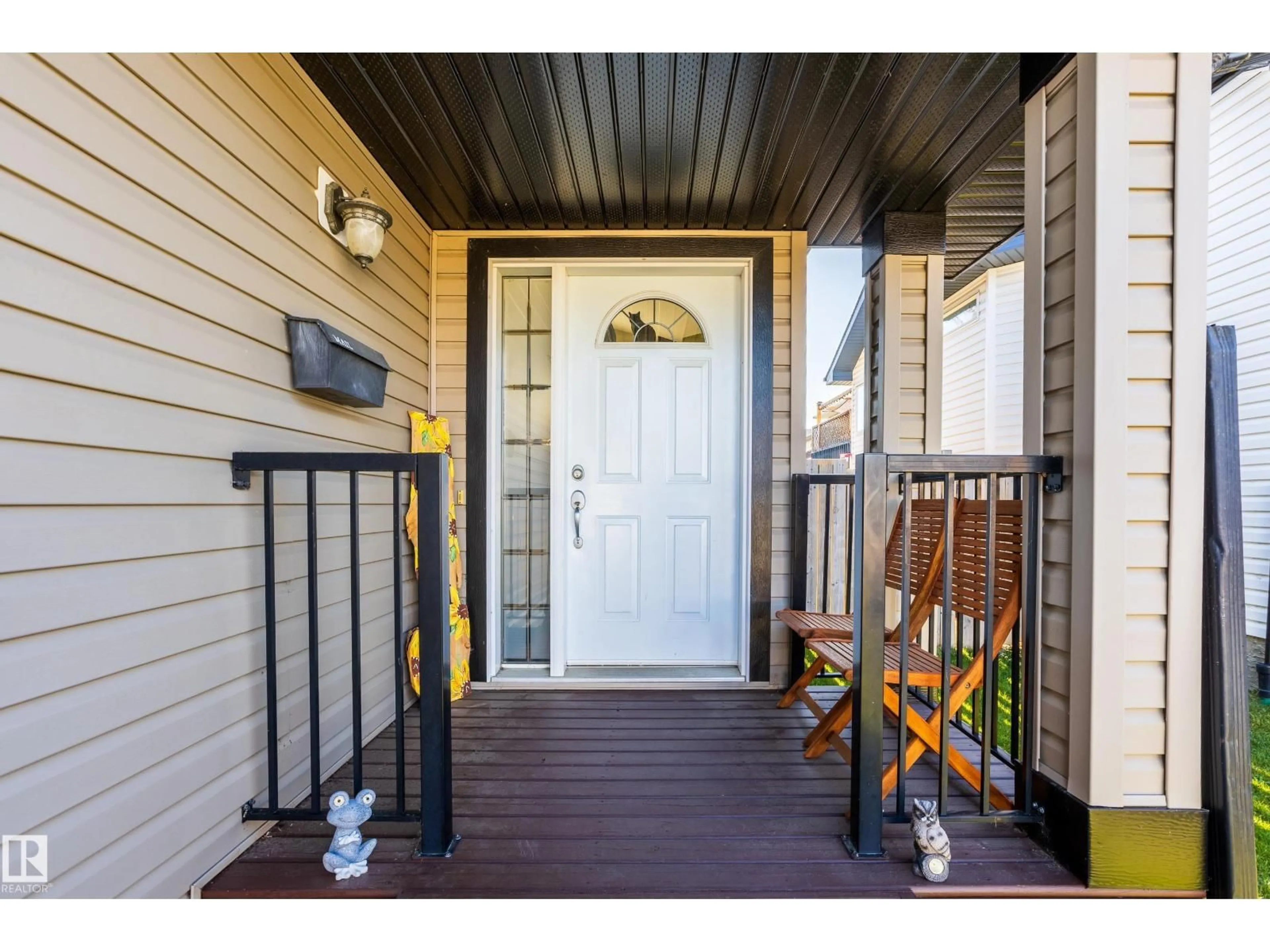 Indoor entryway for 9309 106 AV, Morinville Alberta T8R1T9