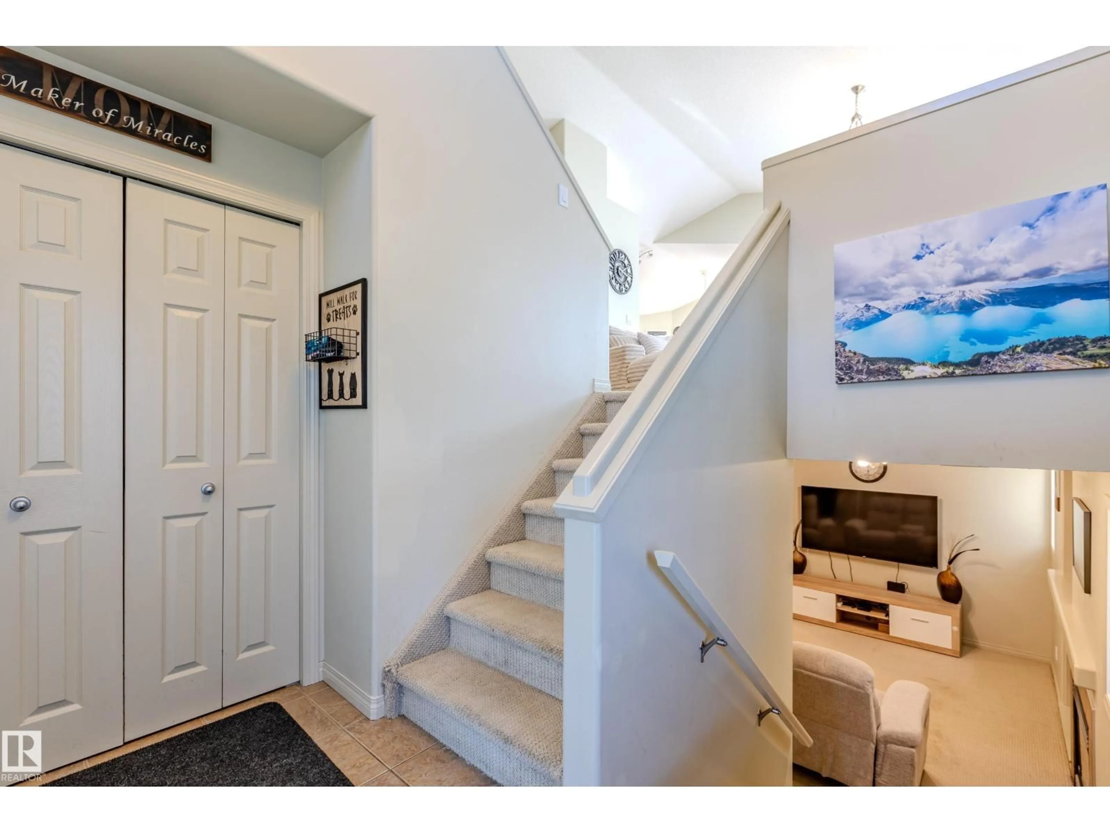 Indoor entryway for 9309 106 AV, Morinville Alberta T8R1T9