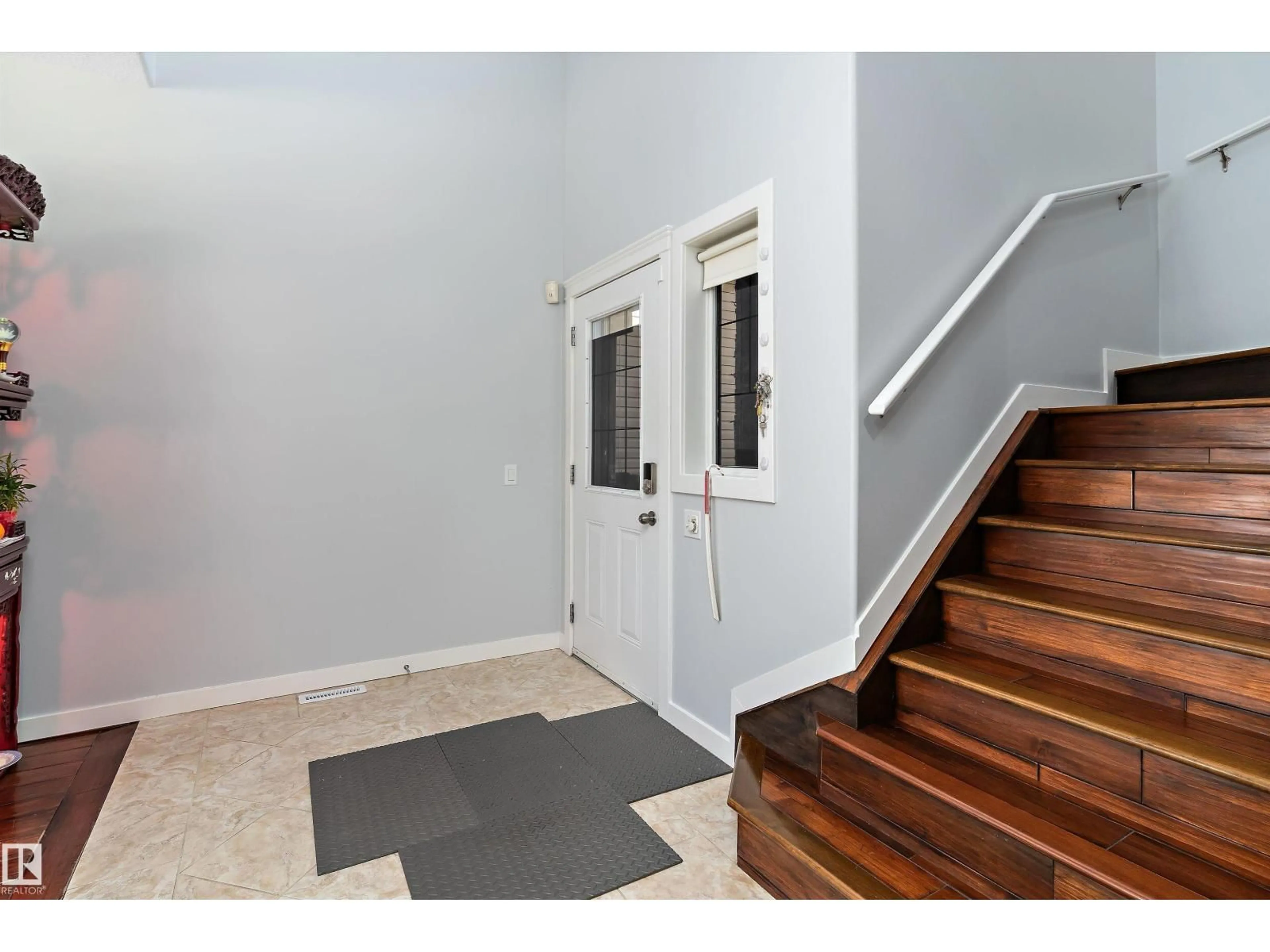 Indoor entryway for NW - 15647 42 ST, Edmonton Alberta T5Y0C9