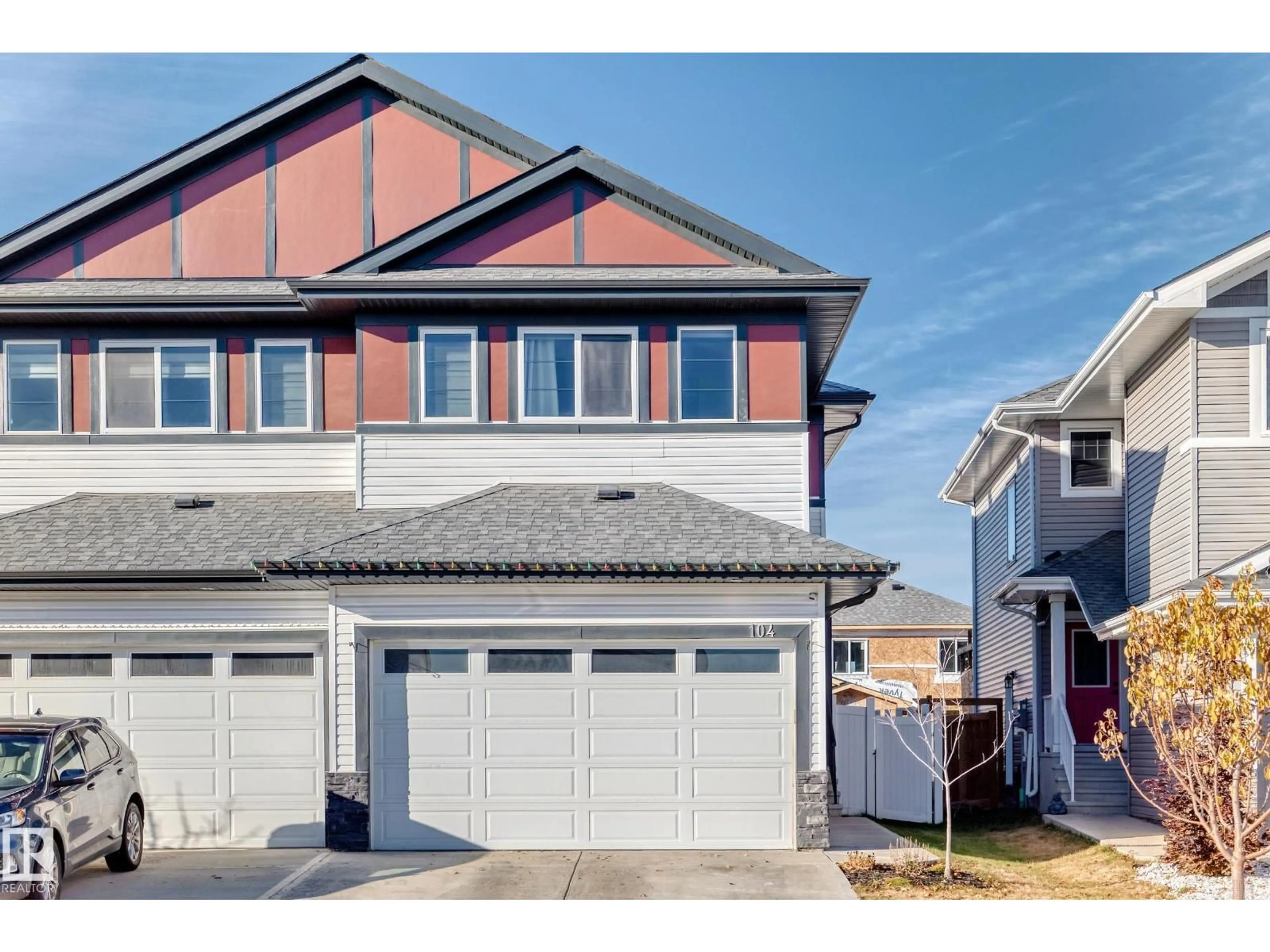 Home with vinyl exterior material, street for 104 WILLOW LI, Fort Saskatchewan Alberta T8L0W8