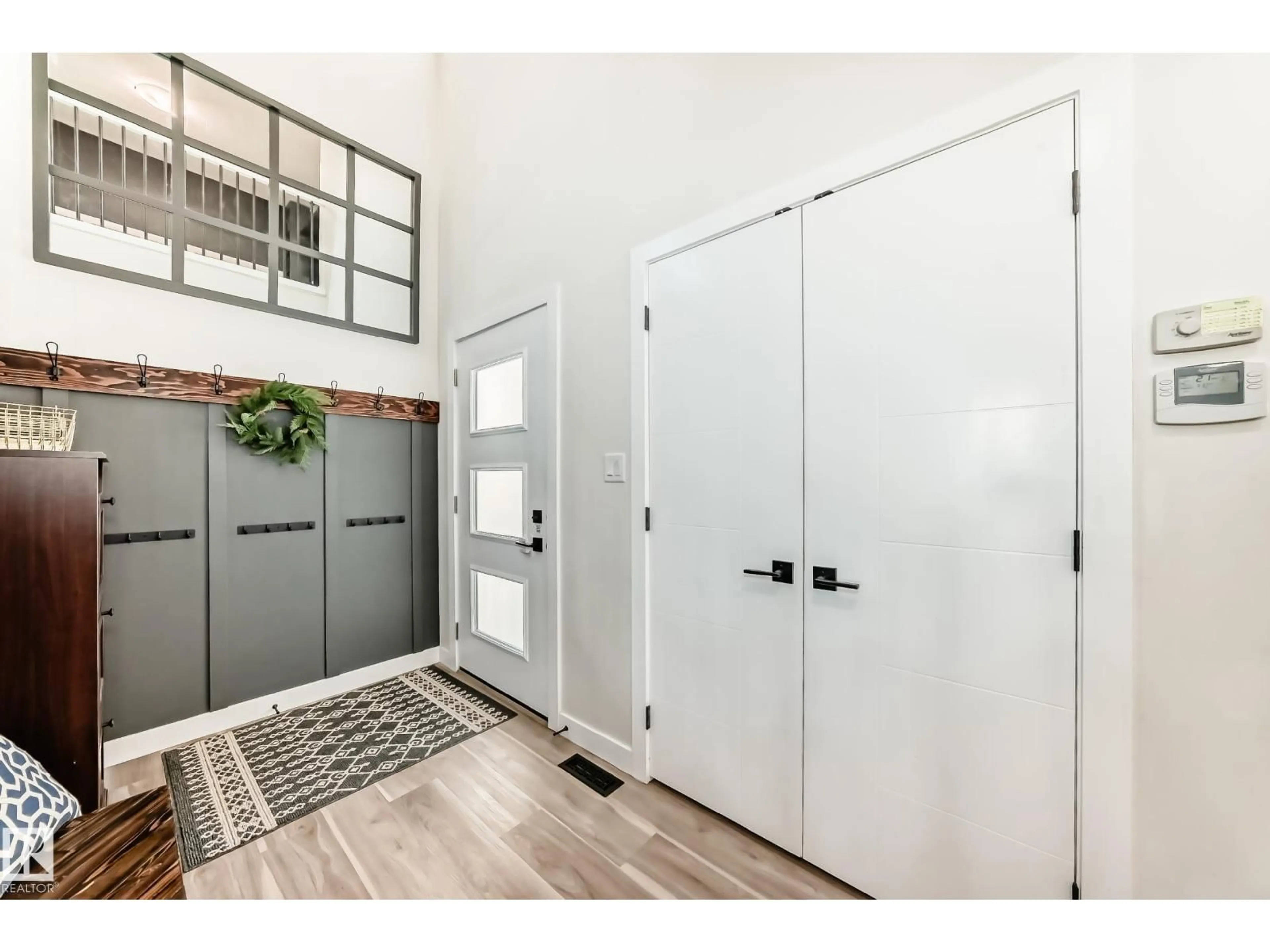 Indoor entryway for 104 WILLOW LI, Fort Saskatchewan Alberta T8L0W8