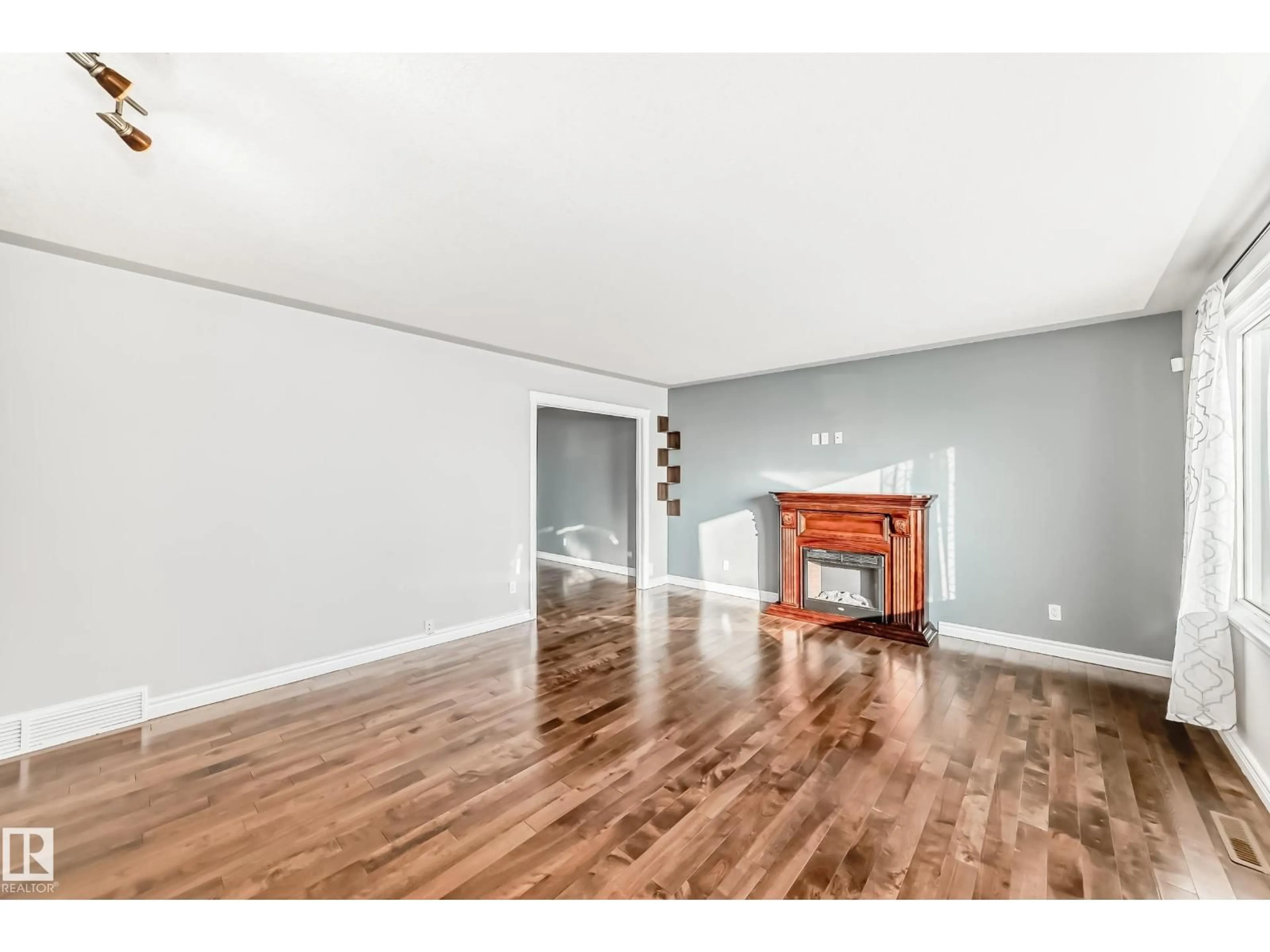 A pic of a room for 12920 93 ST, Edmonton Alberta T5E3T2