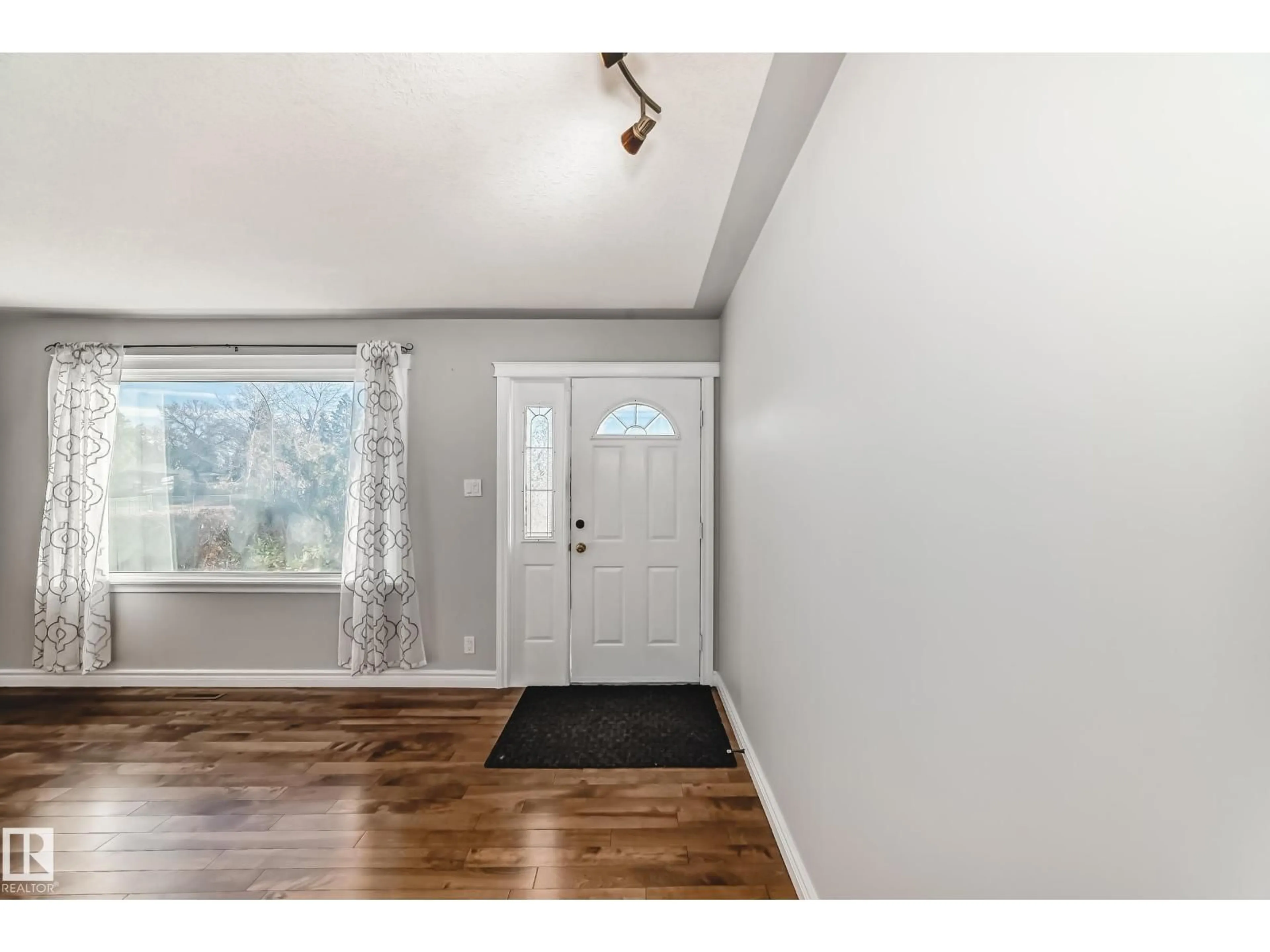 Indoor entryway for 12920 93 ST, Edmonton Alberta T5E3T2