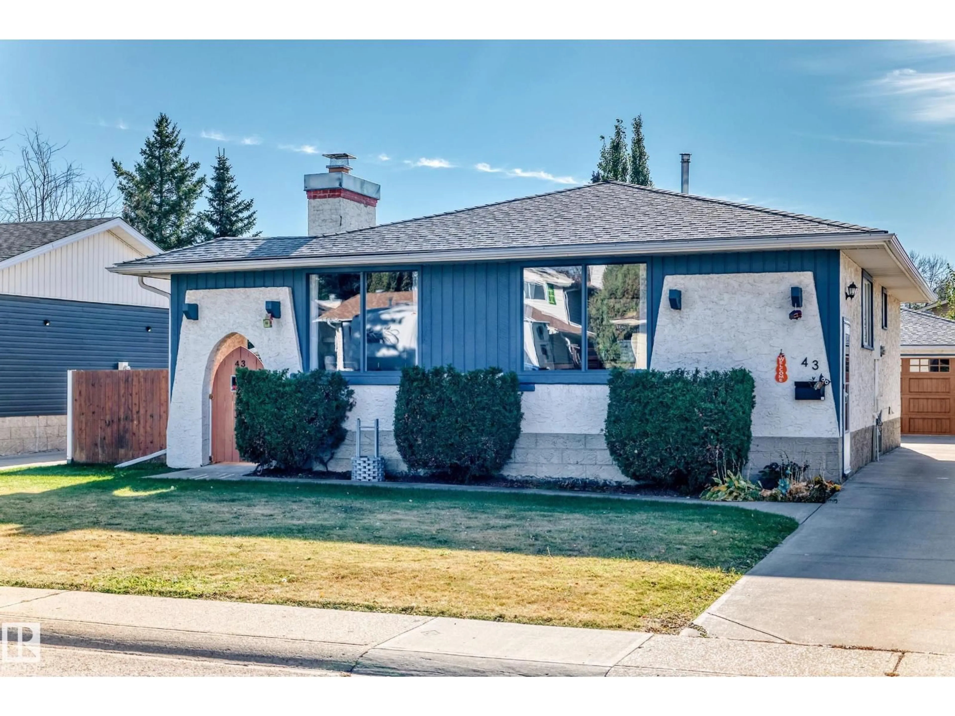 Home with vinyl exterior material, street for 43 GROVELAND RD, Sherwood Park Alberta T8A3G7