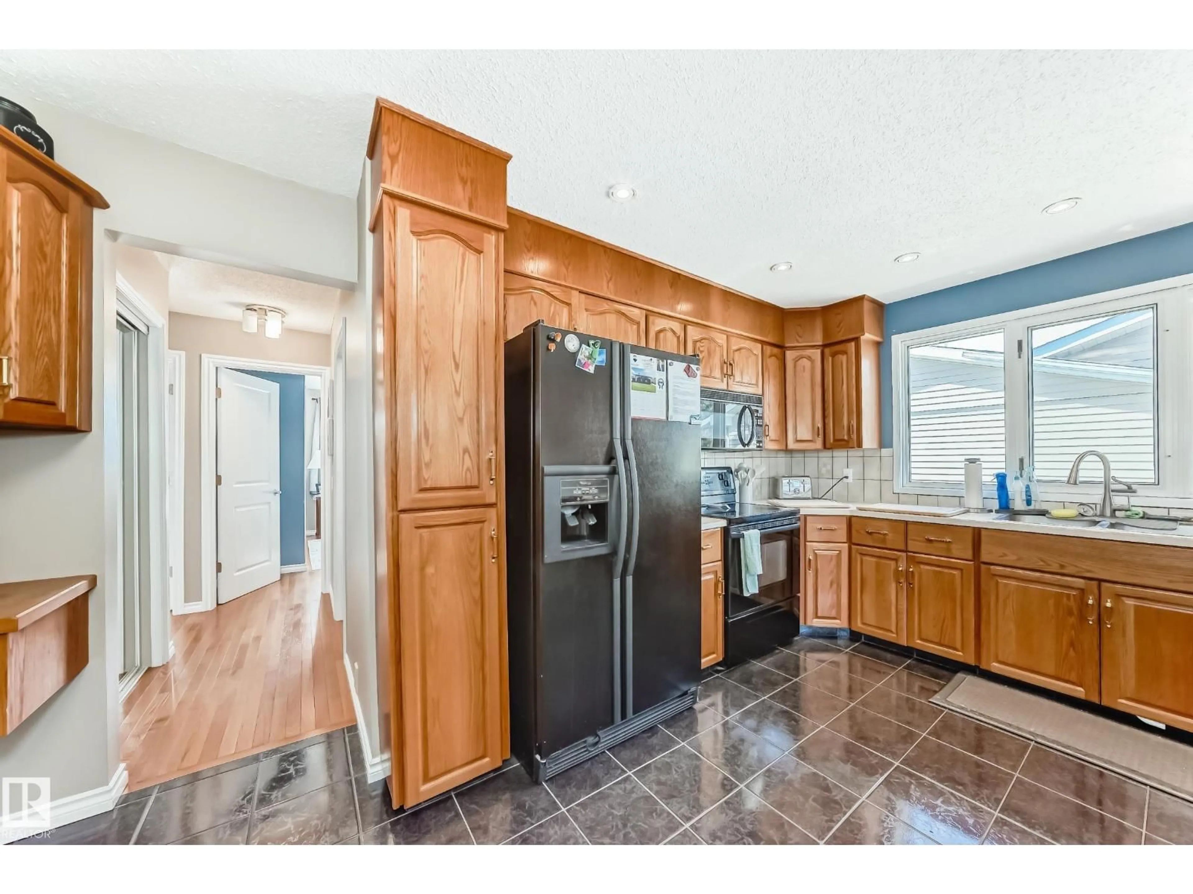 Open concept kitchen, unknown for 43 GROVELAND RD, Sherwood Park Alberta T8A3G7