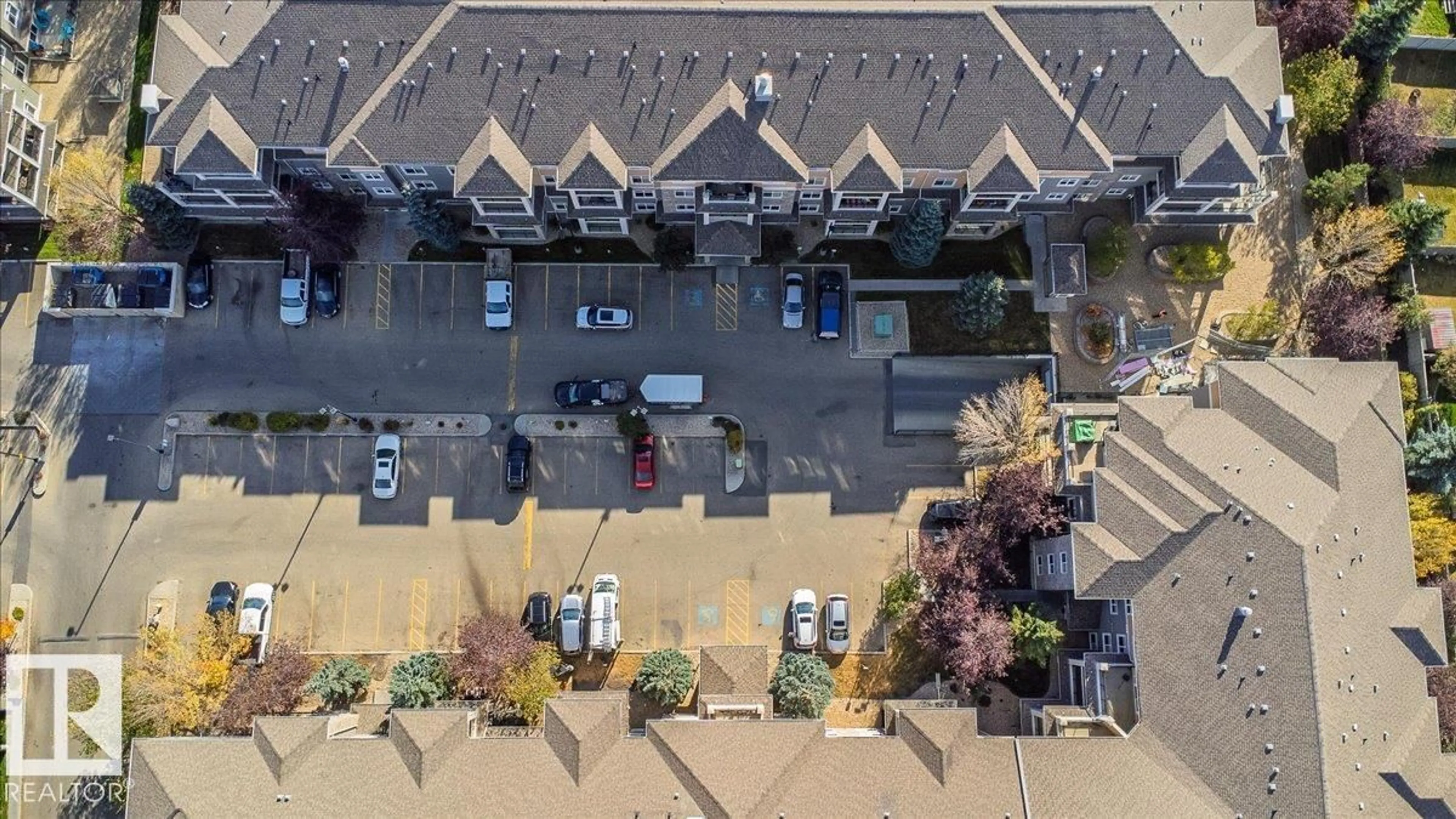 A pic from outside/outdoor area/front of a property/back of a property/a pic from drone, street for 423 - 11603 ELLERSLIE RD, Edmonton Alberta T6W0J3