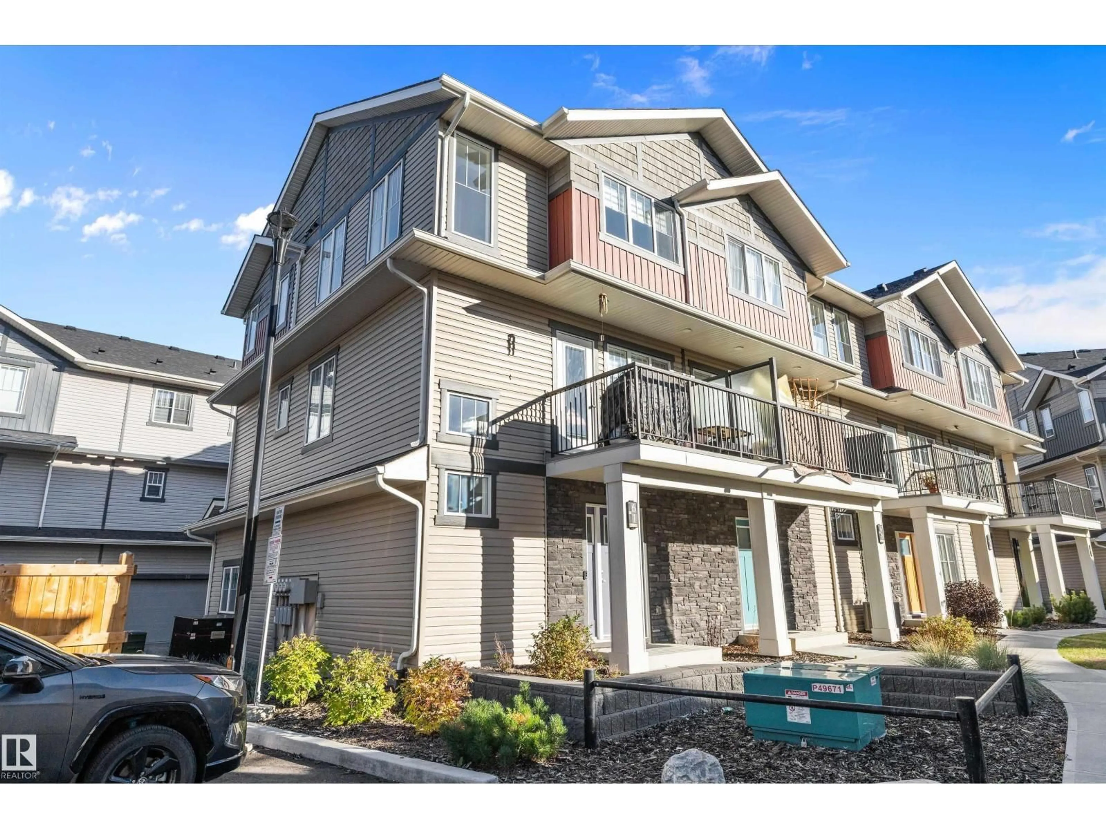 Home with vinyl exterior material, street for 61 165 CY BECKER BV, Edmonton Alberta T5Y6M1