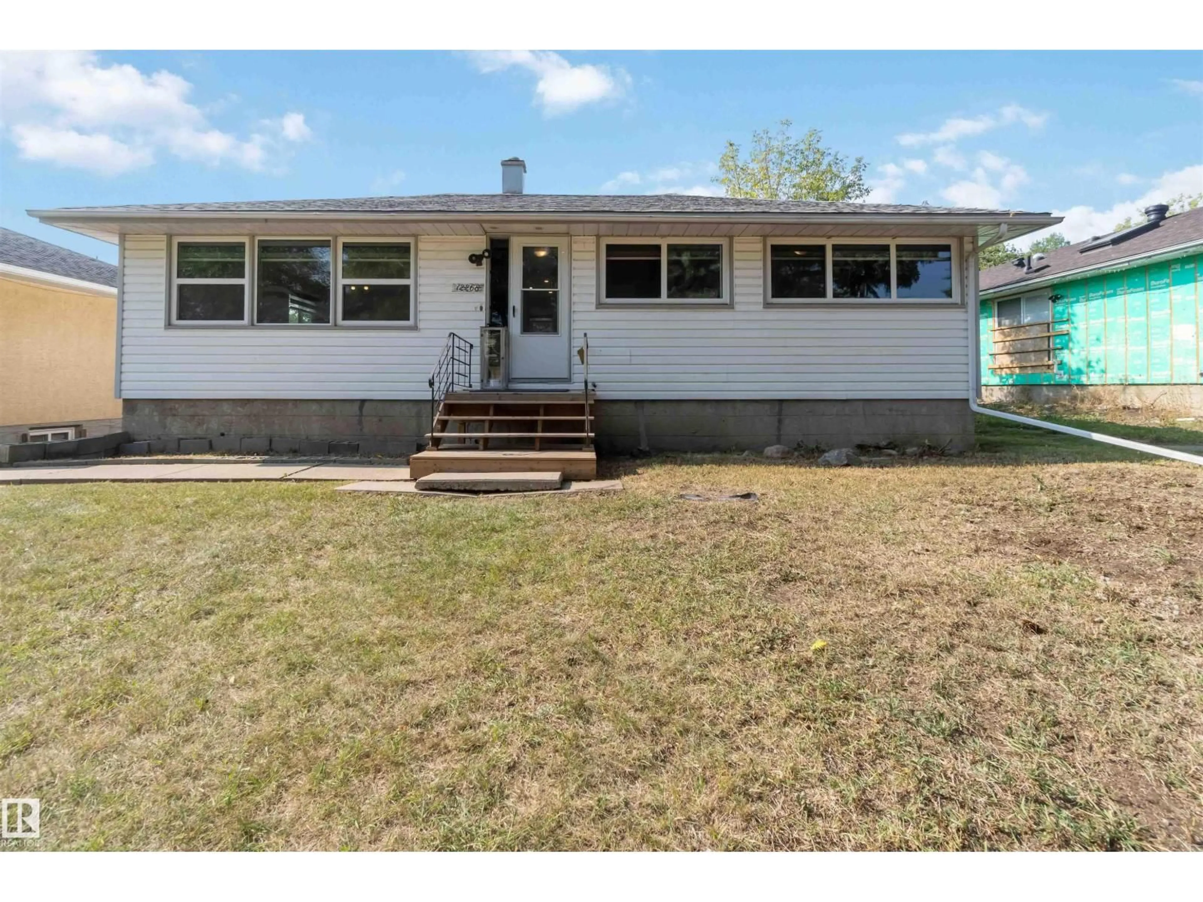 Home with vinyl exterior material, unknown for 12268 131 ST, Edmonton Alberta T5L1M9