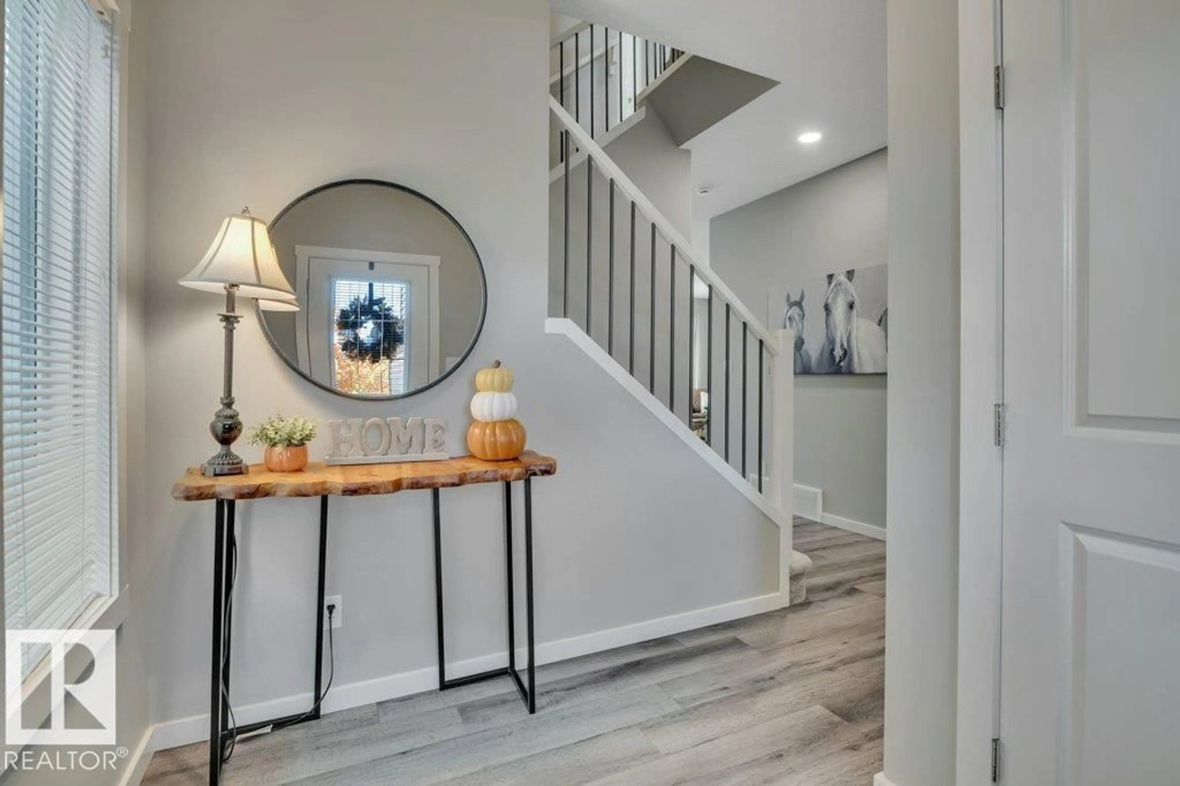 Indoor entryway for 477 ROBERTS CR, Leduc Alberta T9E1K9
